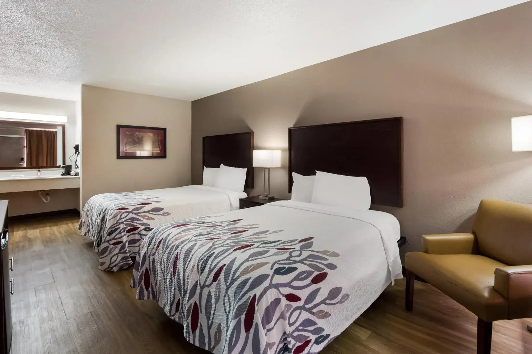 Bedroom, Bed in Red Roof Inn Columbia, SC Airport