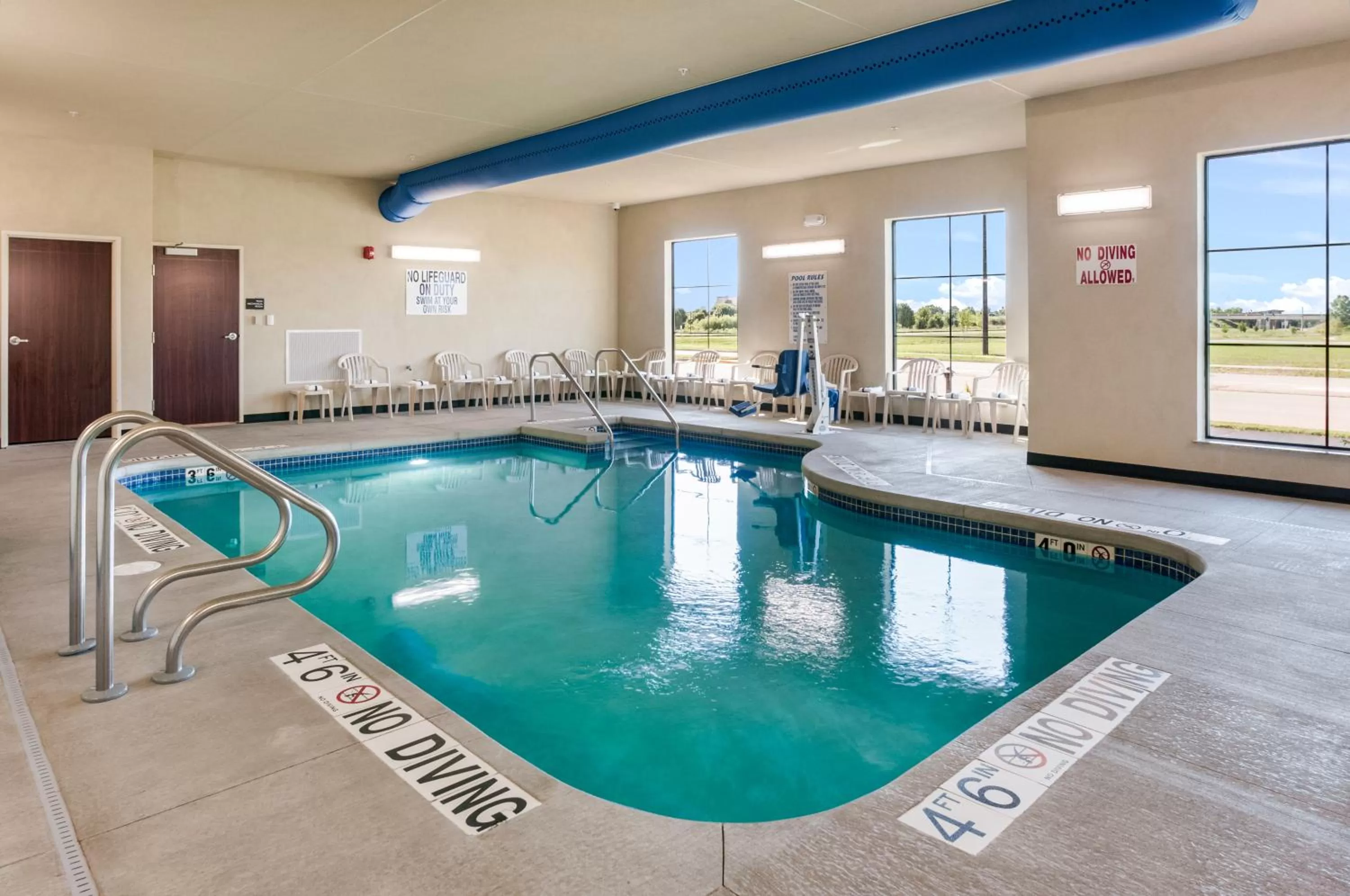Swimming pool in Cobblestone Hotel & Suites Appleton International Airport