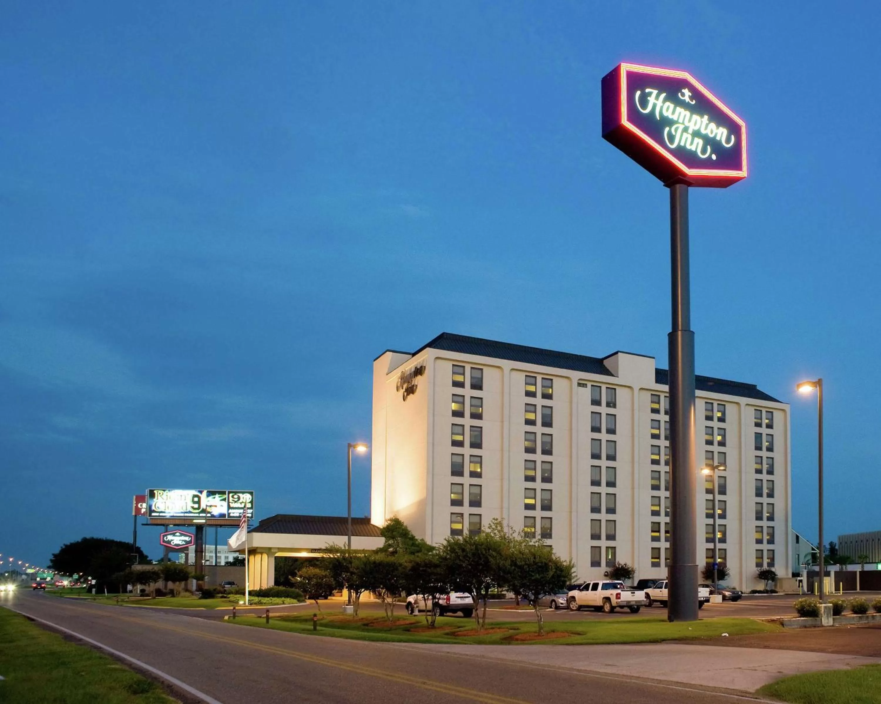Property building in Hampton Inn I-10 & College Drive