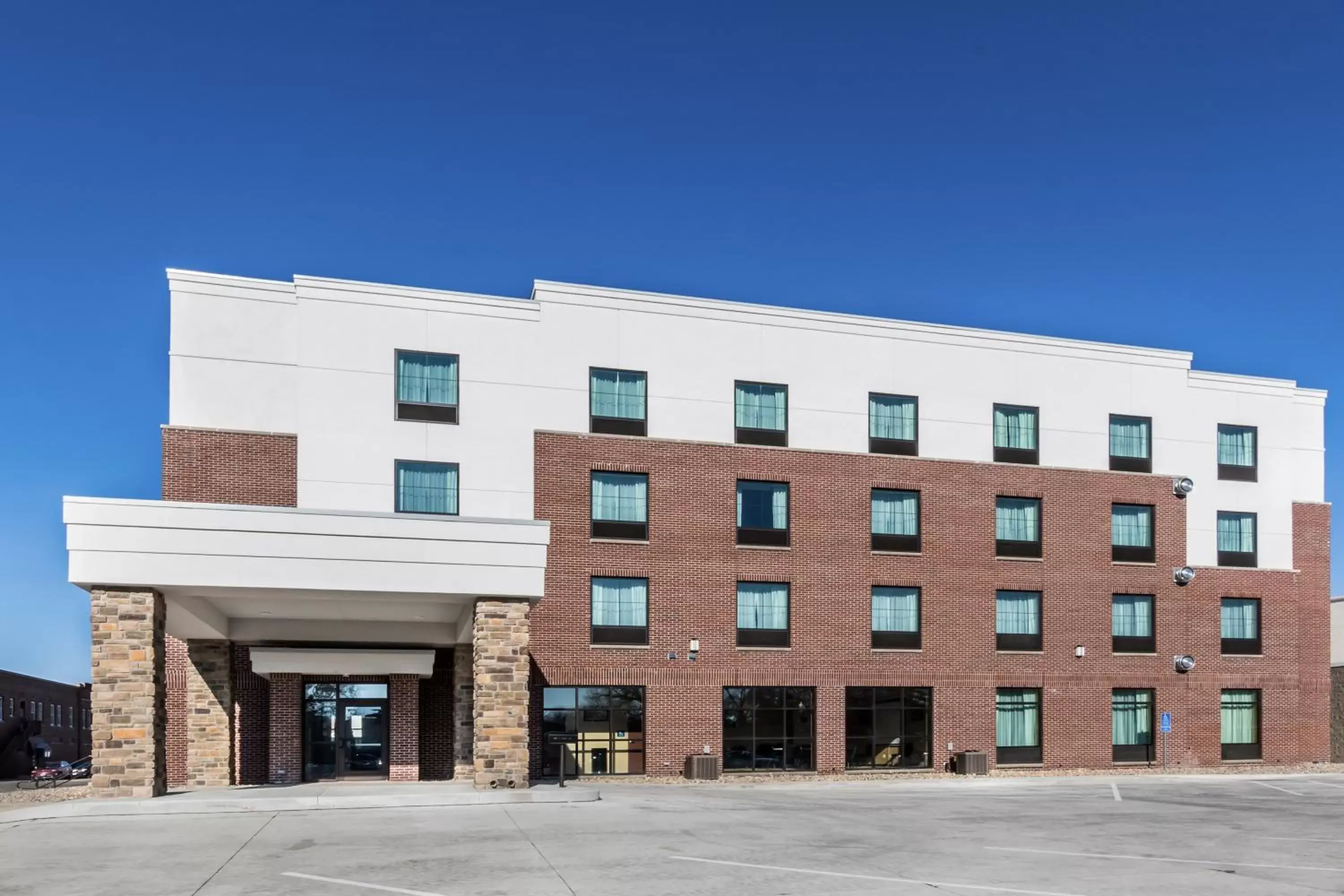 Facade/entrance, Property Building in Cobblestone Inn & Suites - Waverly