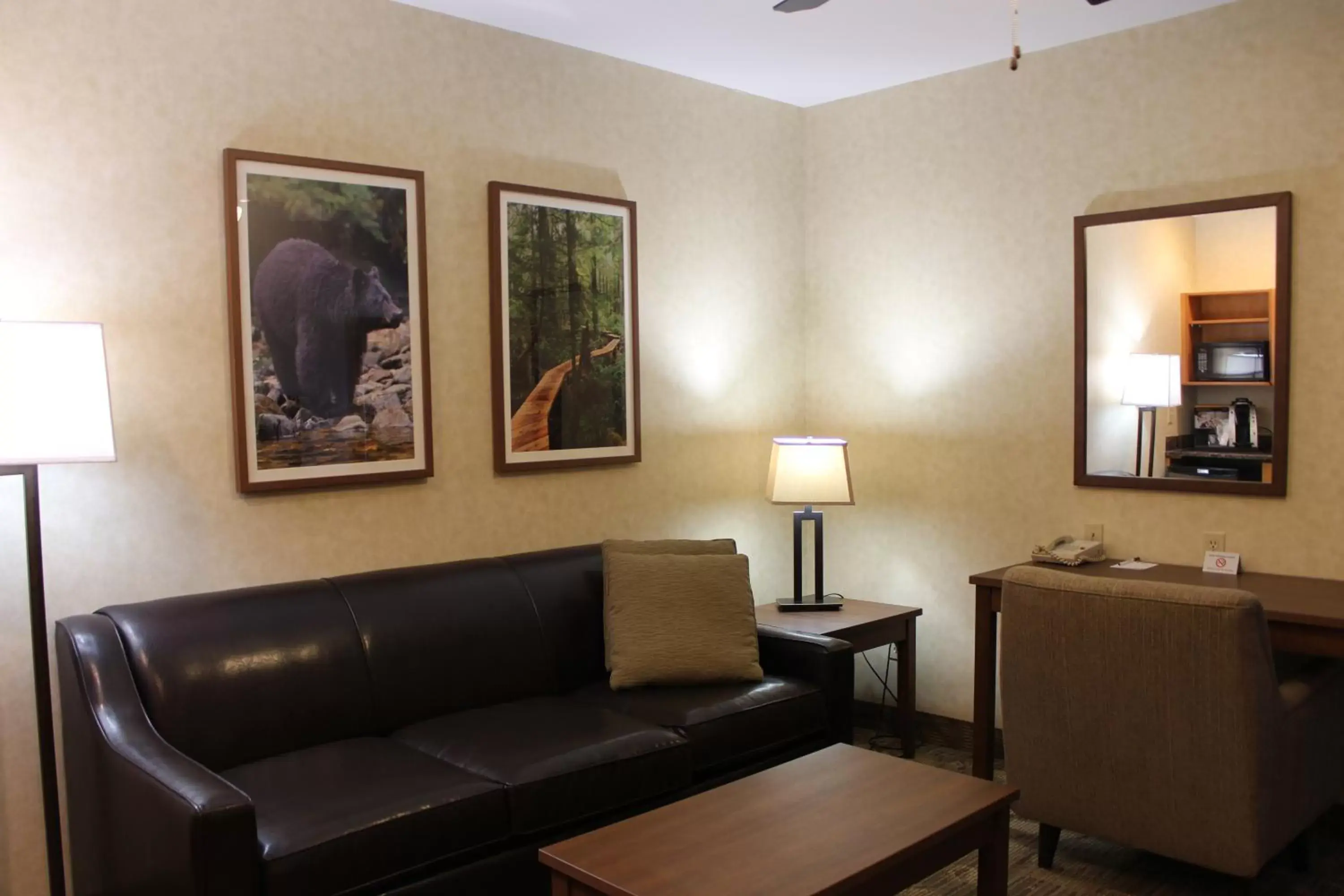 Seating Area in BEST WESTERN PLUS Valemount Inn & Suites