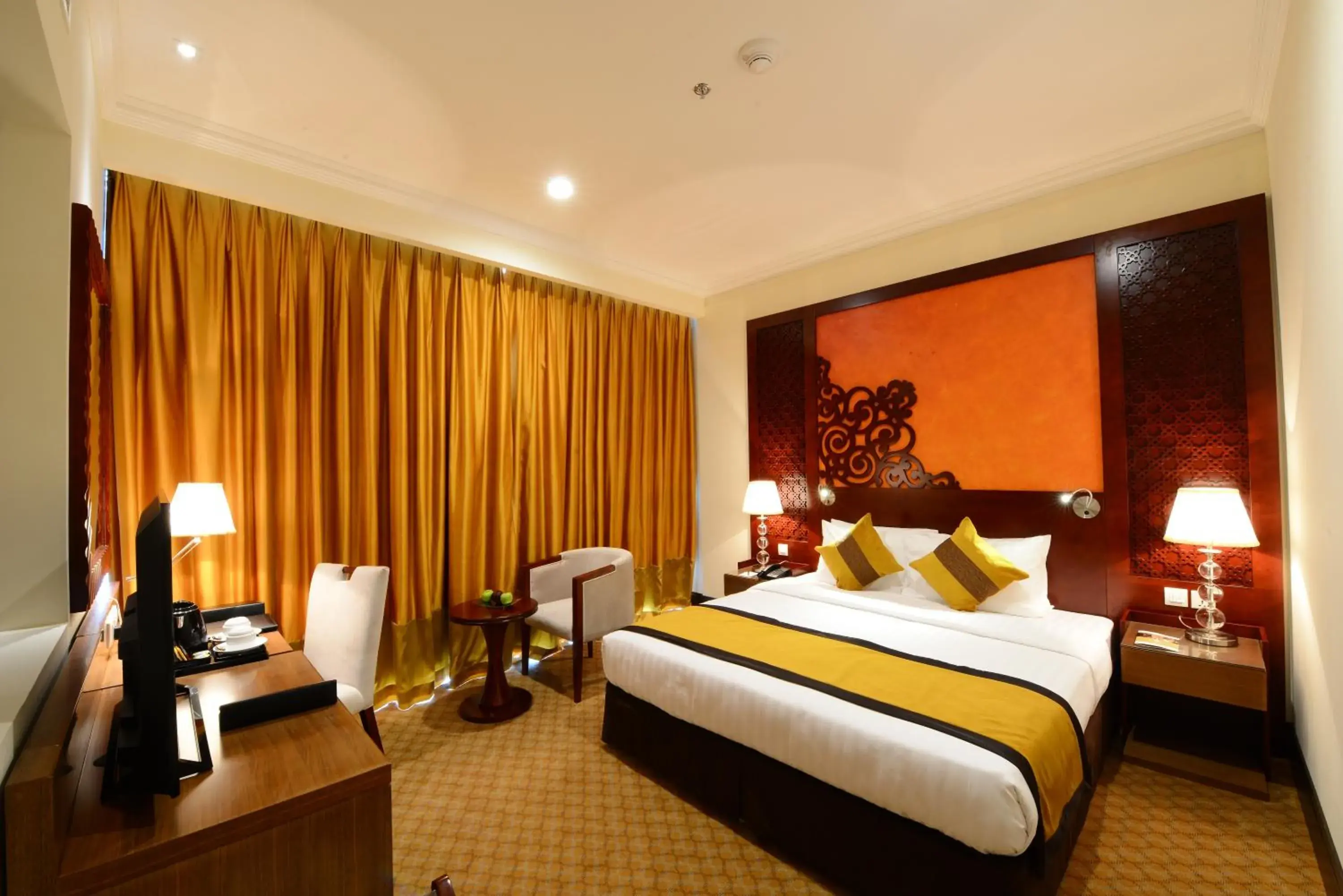 Bedroom, Bed in Landmark Premier Hotel