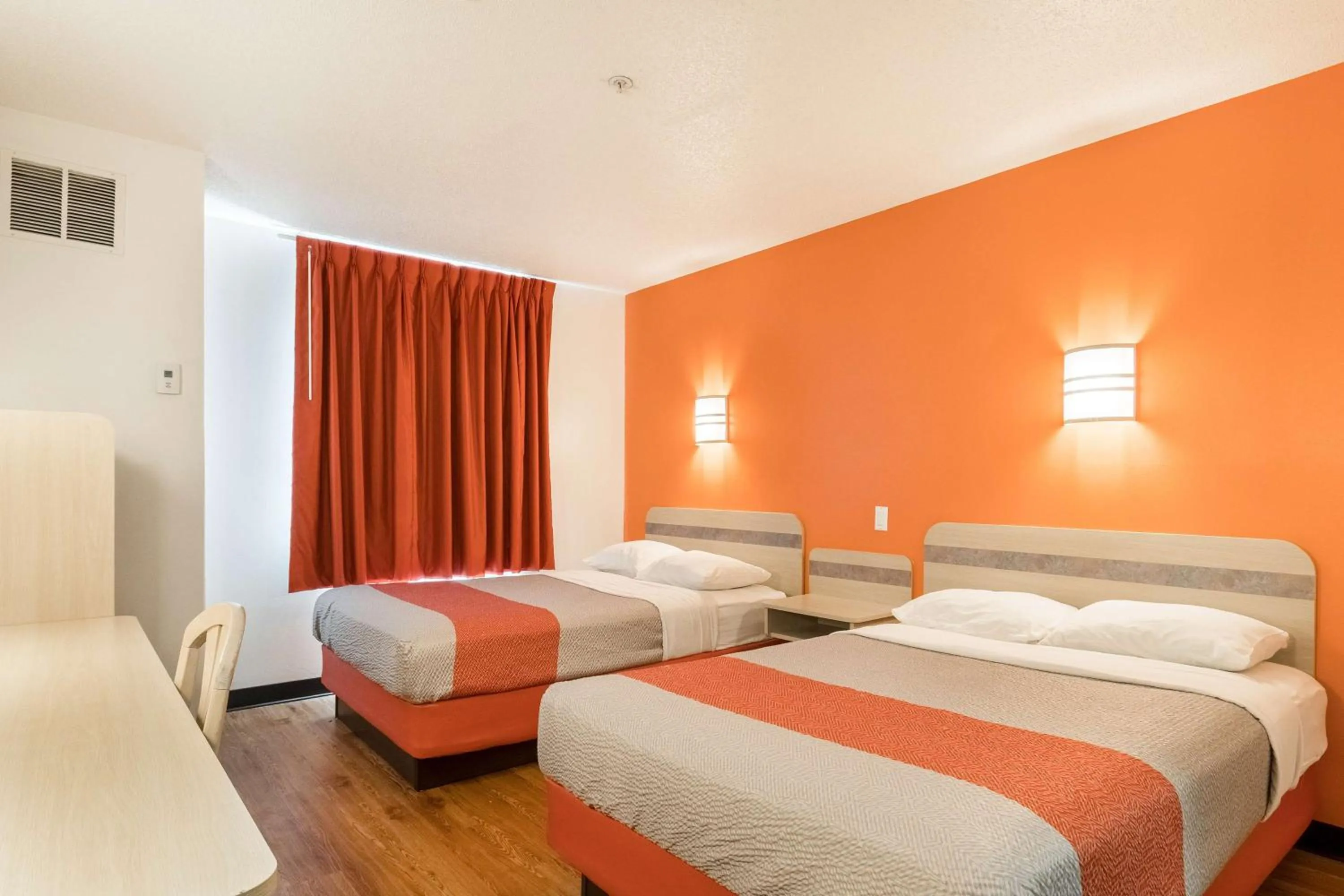 Photo of the whole room, Bed in Motel 6-Newport, TN