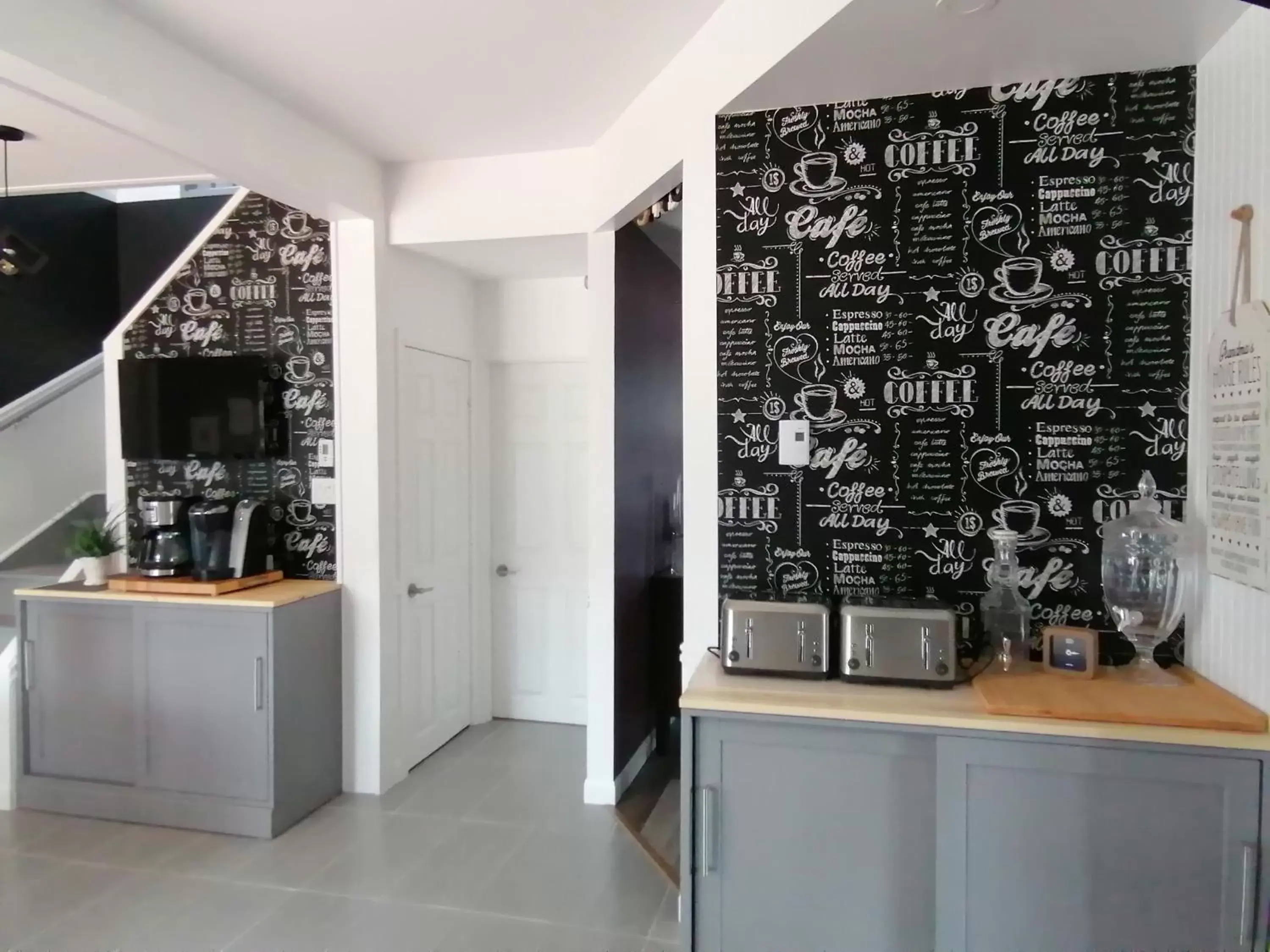 Communal kitchen, Kitchen/Kitchenette in Gîte Shoreline de la Terre à la Mer