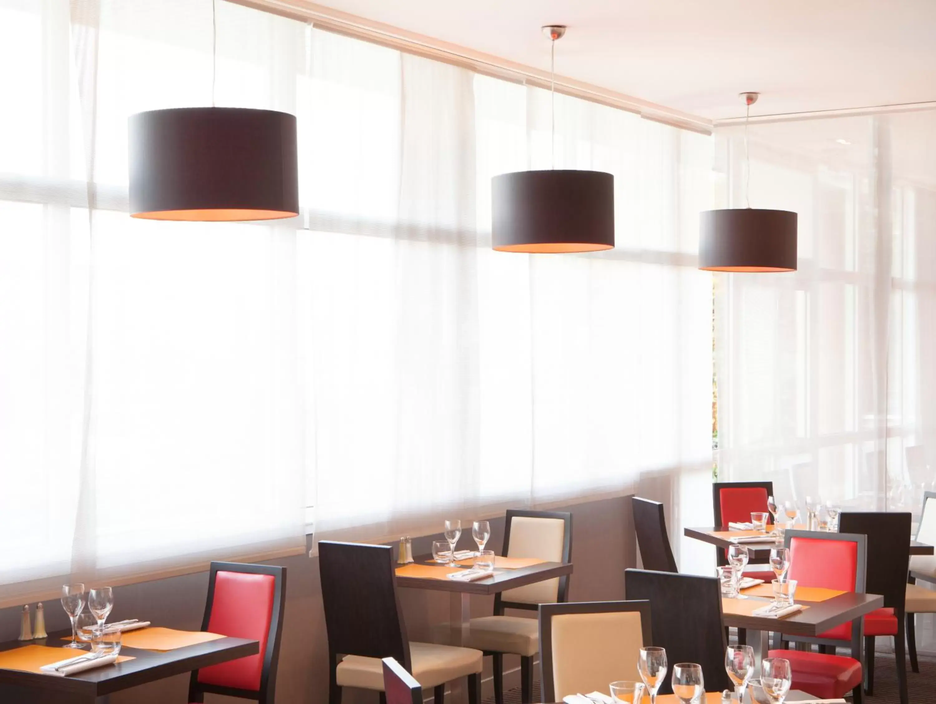 Restaurant/Places to Eat in Novotel Nantes Centre Bord de Loire