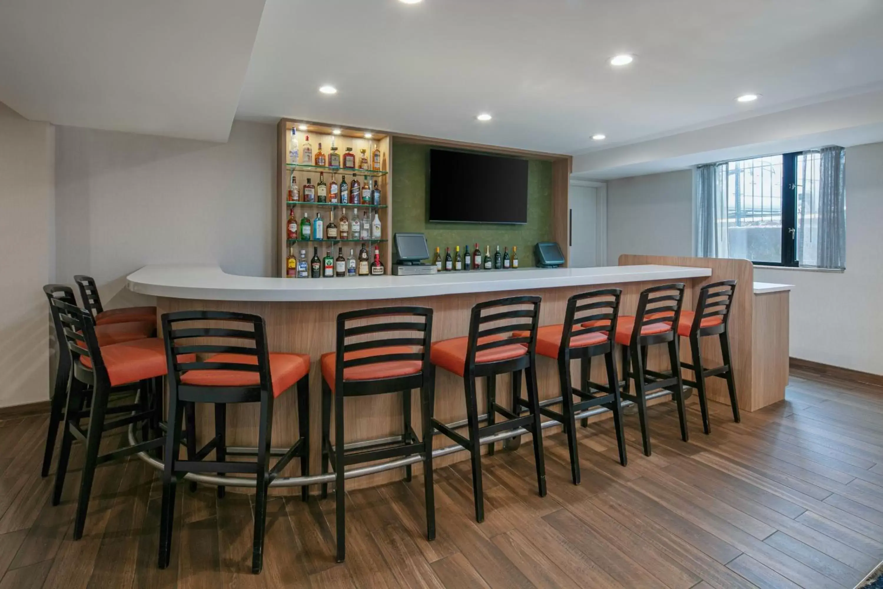 Restaurant/places to eat, Lounge/Bar in Fairfield Inn by Marriott JFK Airport