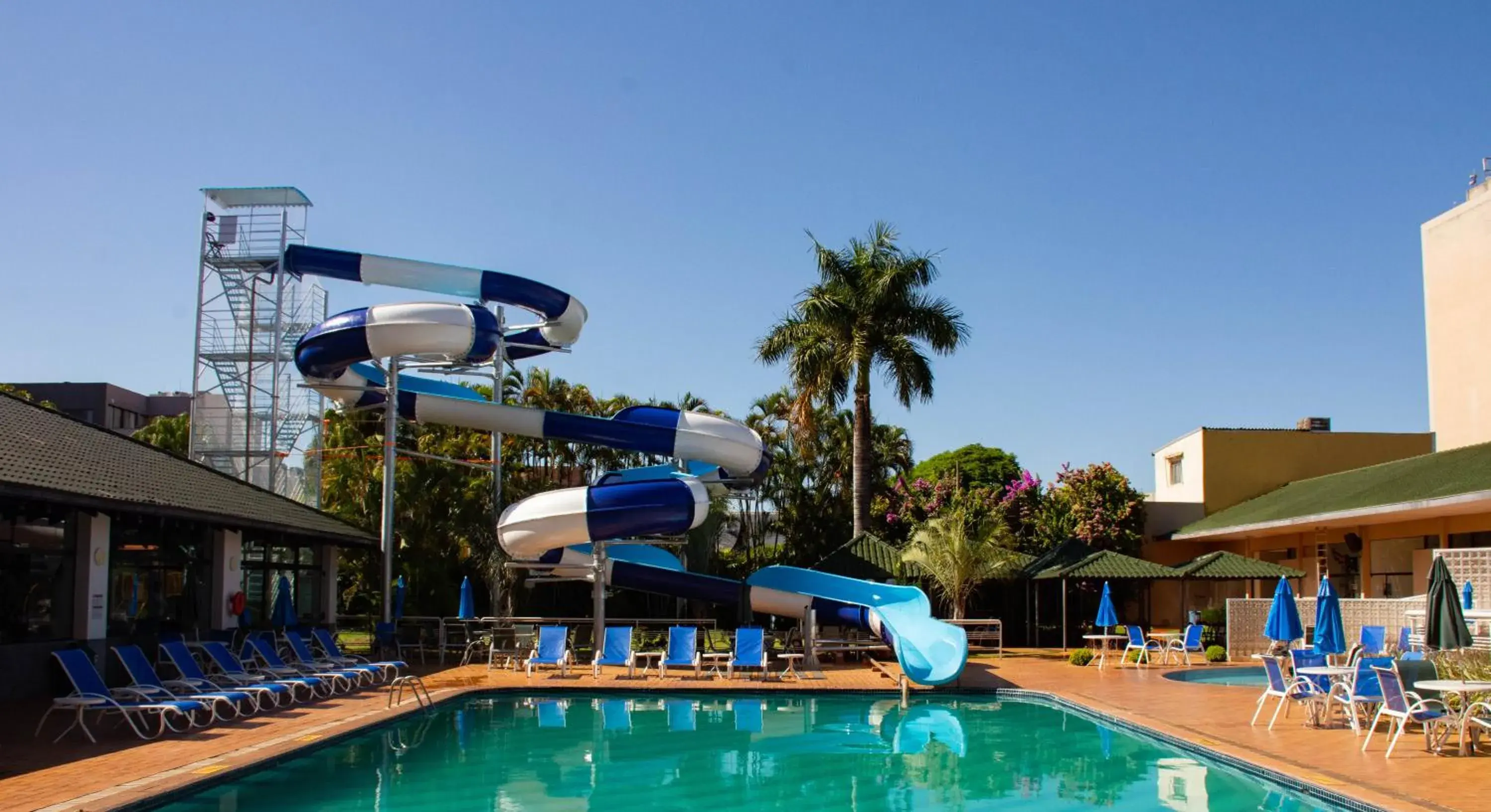 Swimming pool in Hotel Golden Park Internacional Foz & Convenções By Nacional Inn Swimming pool in Hotel Golden Park Internacional Foz & Convenções By Nacional Inn