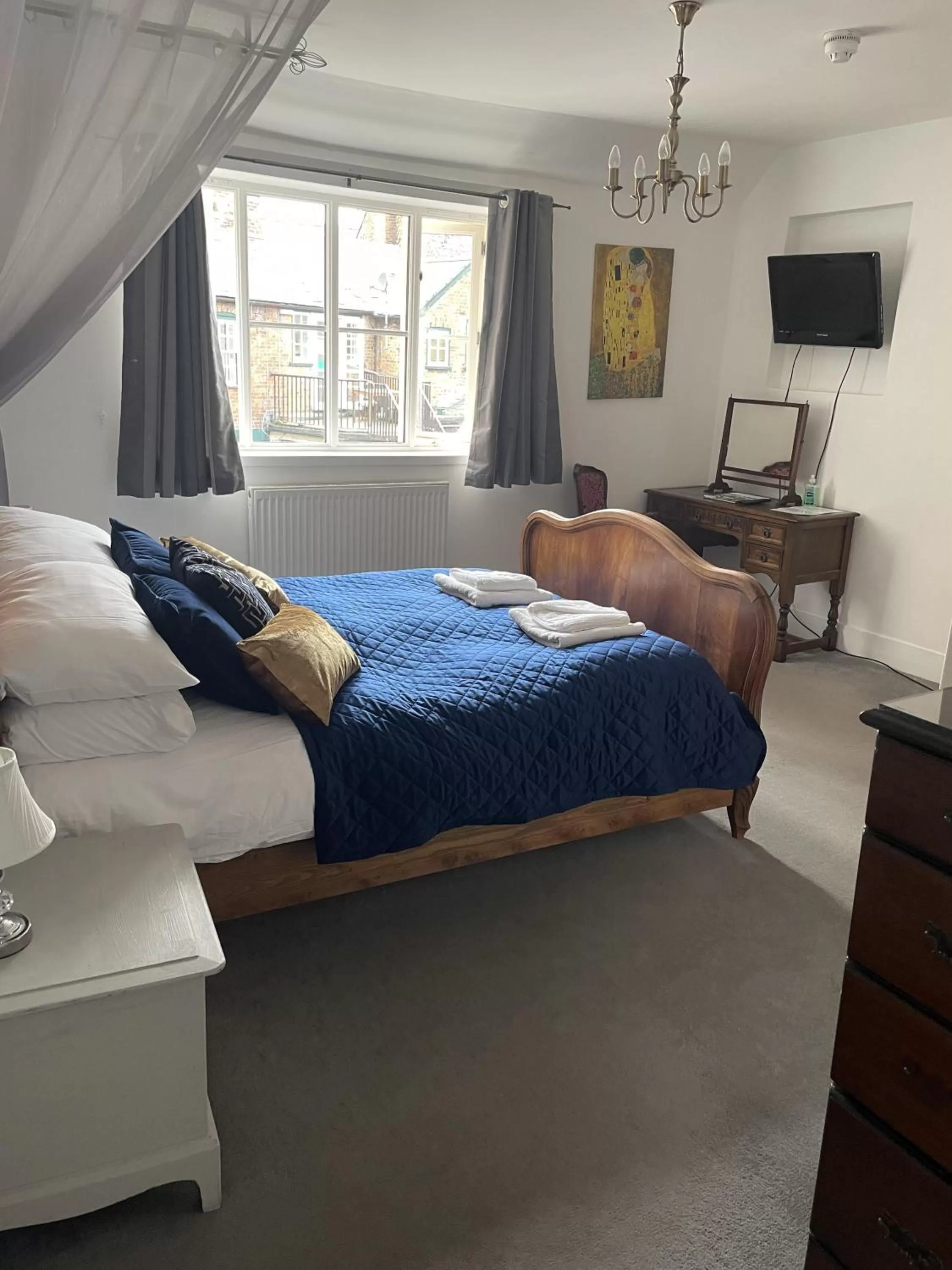 Bedroom in The Lamb Inn