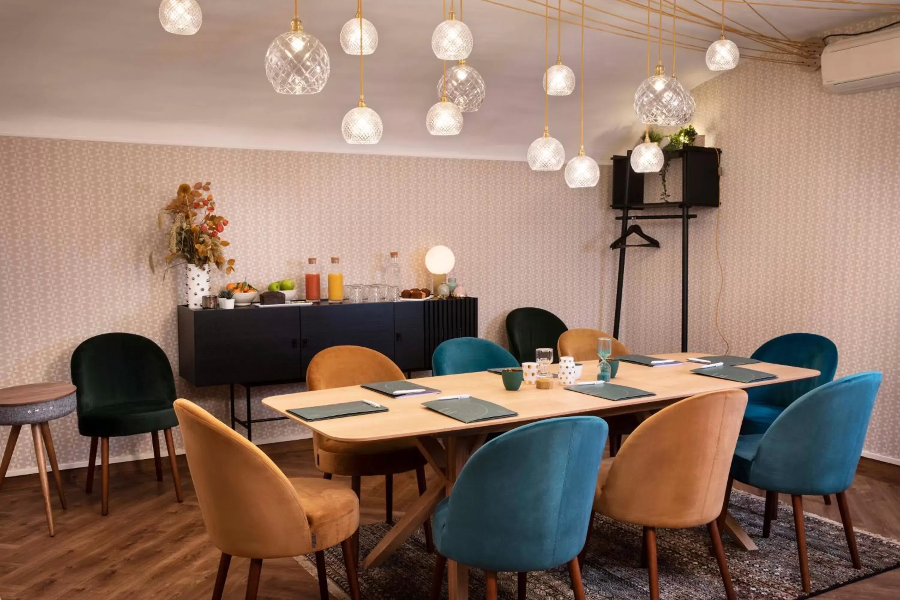 Meeting/conference room, Restaurant/Places to Eat in Hôtel Eiffel Saint Charles