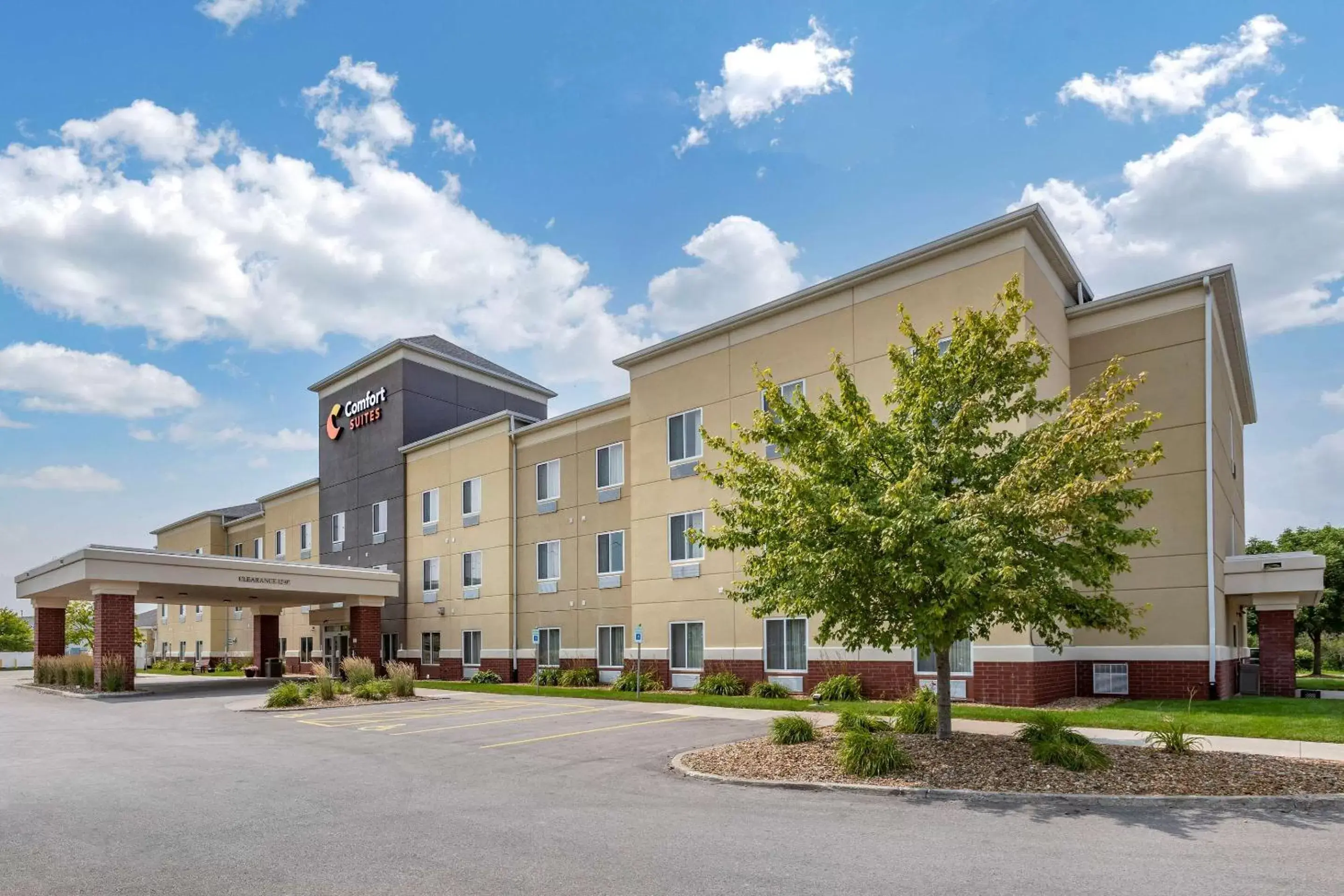 Property Building in Comfort Suites Coralville I-80