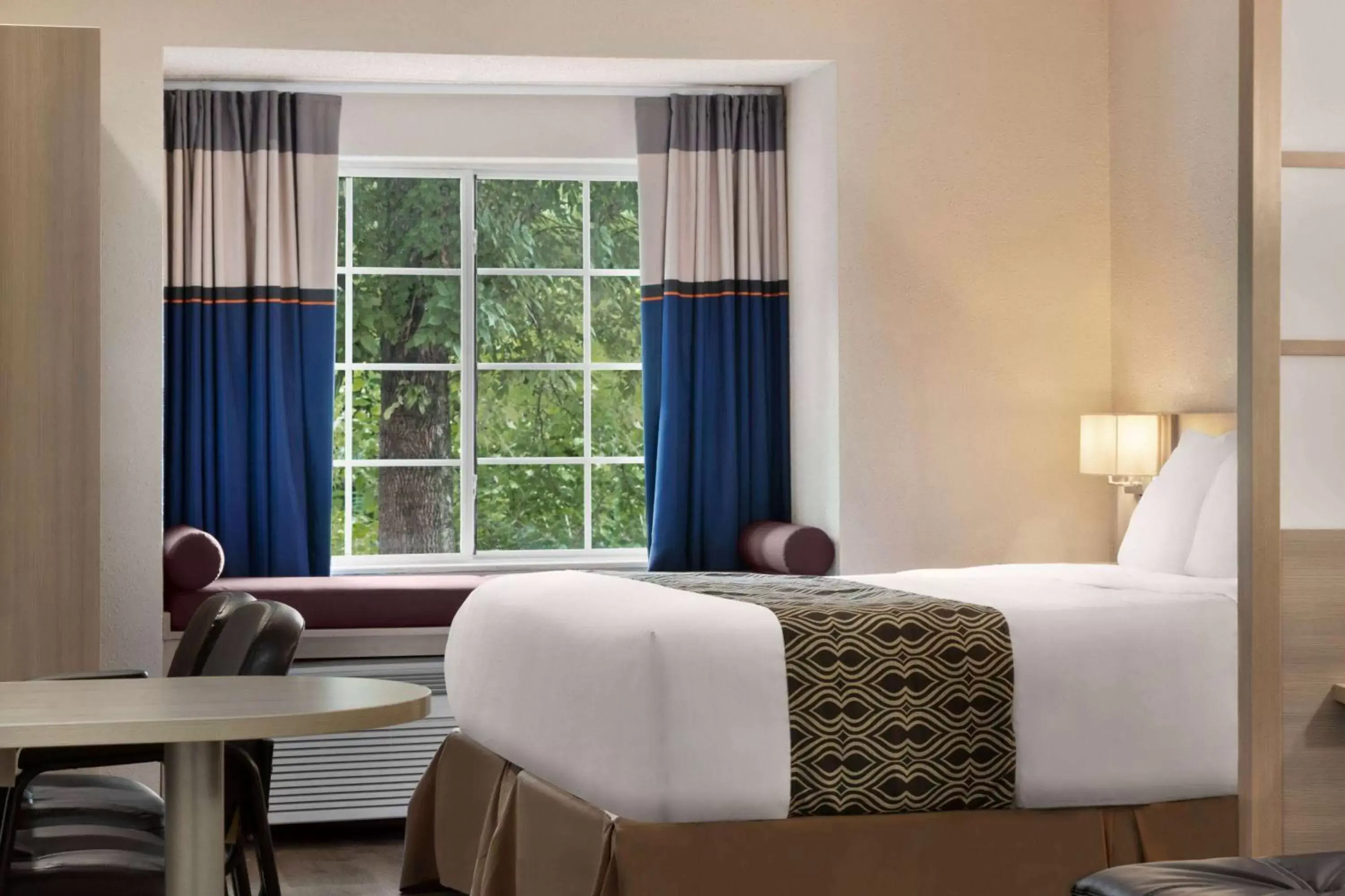 Bed in Microtel Inn & Suites by Wyndham Florence/Cincinnati Airpo