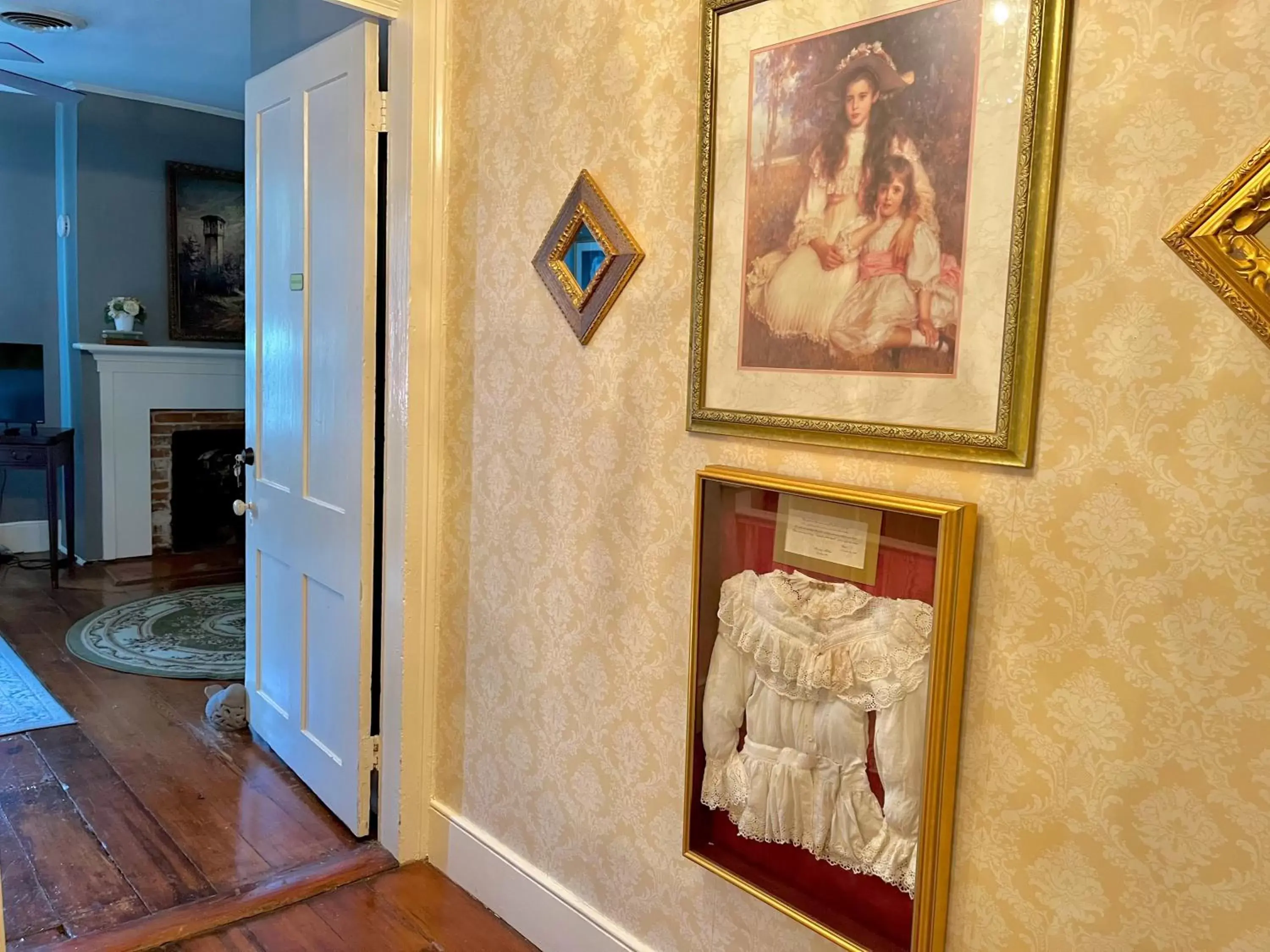 Bedroom, Bathroom in The Beaumont House Natchez