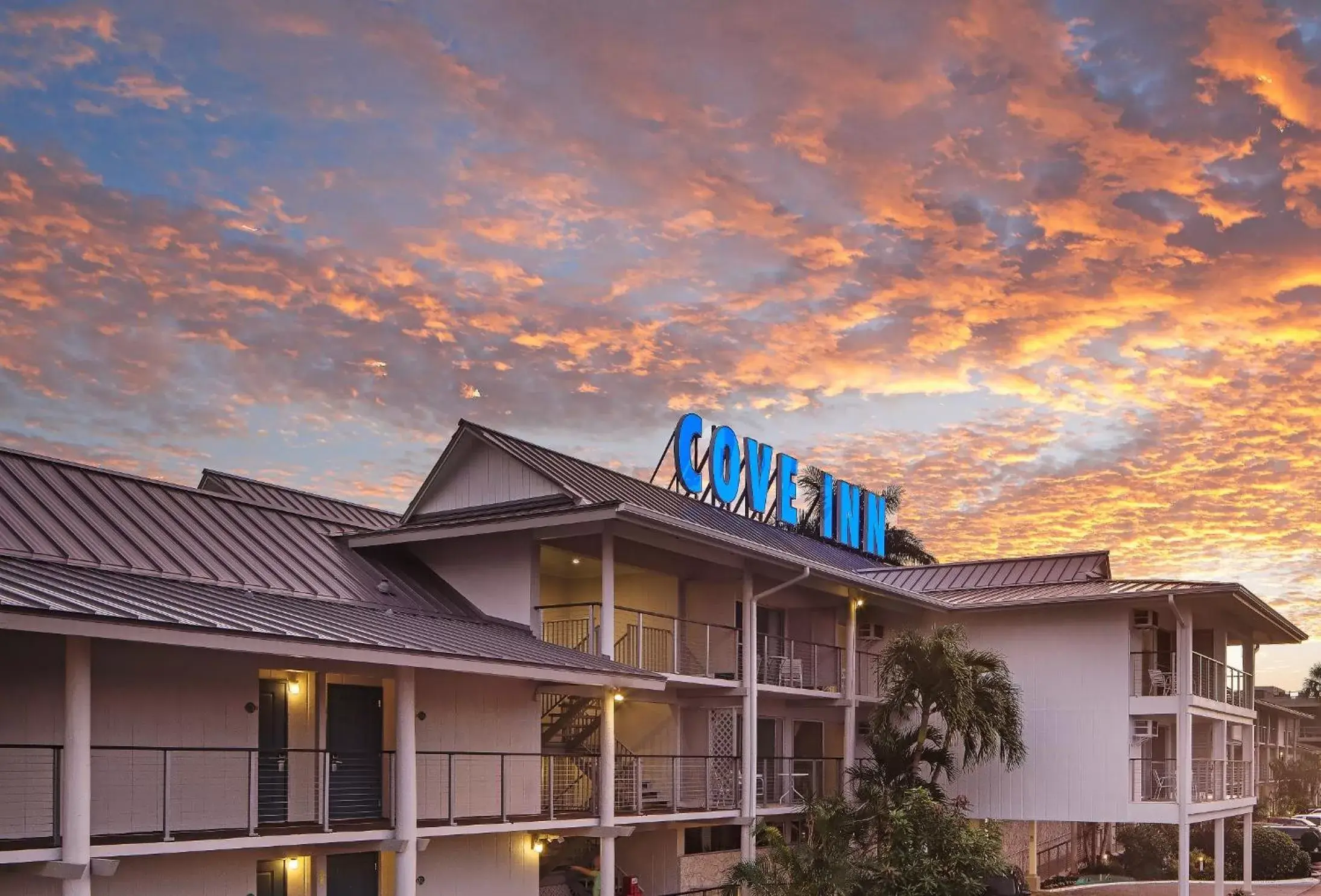 Facade/entrance, Property Building in Cove Inn on Naples Bay