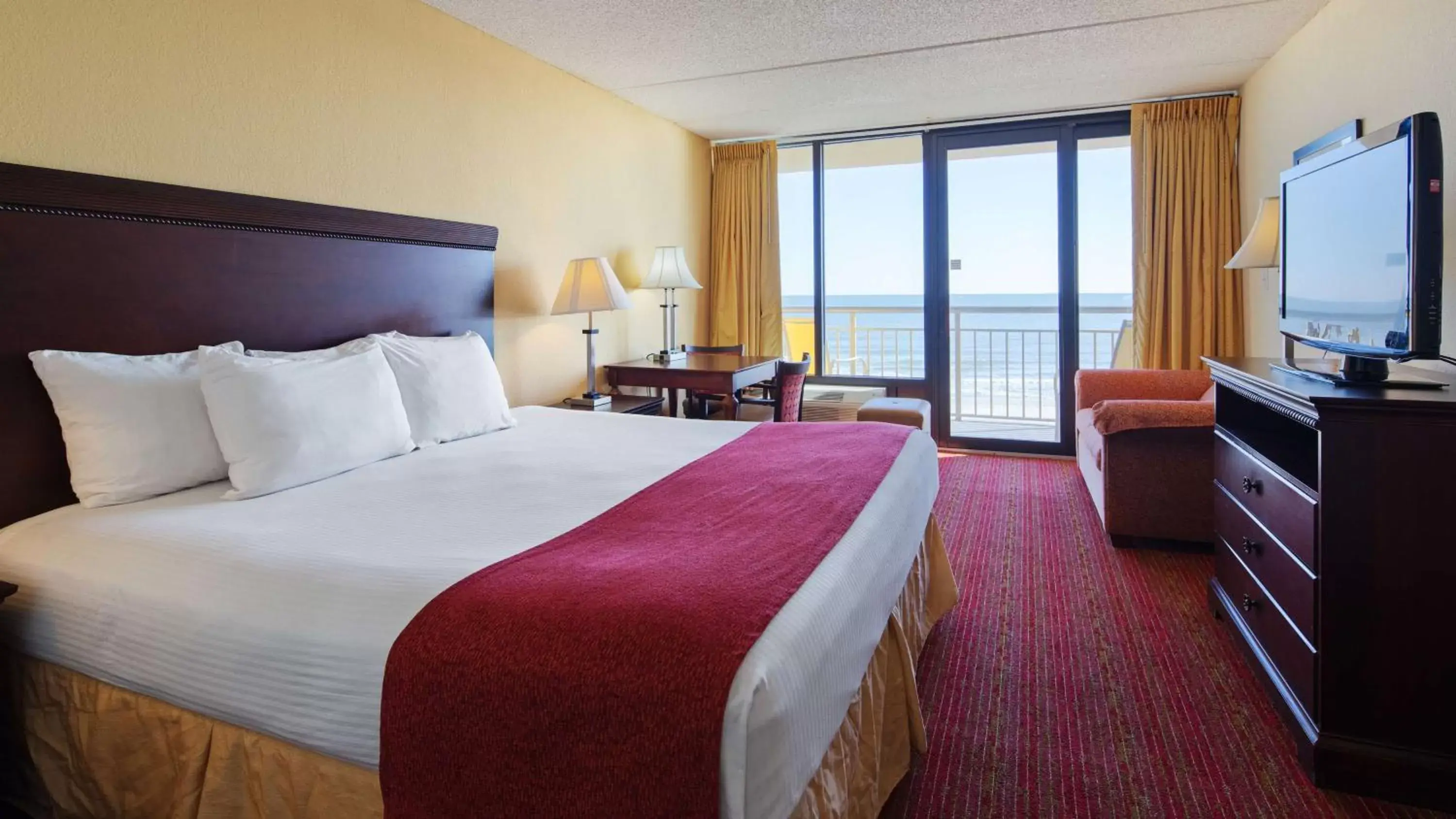 Photo of the whole room, Bed in Best Western Ocean Sands Beach Resort