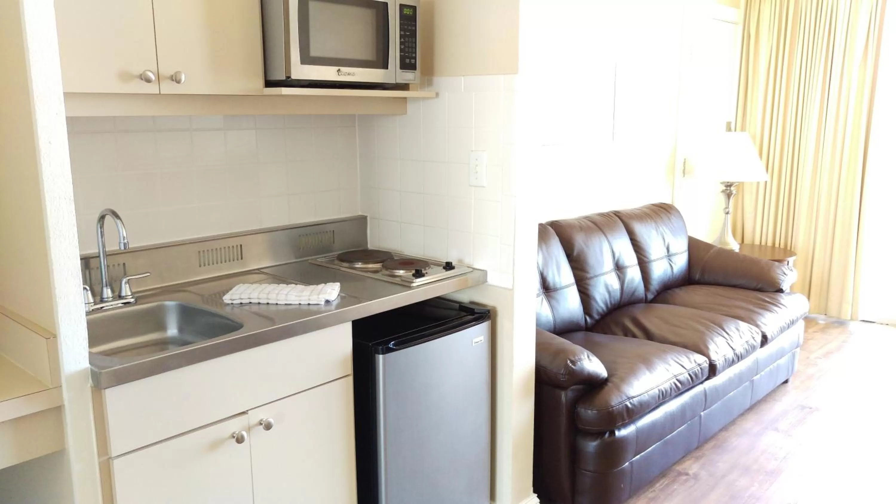 Kitchen or kitchenette in The Beachview Inn Clearwater Beach