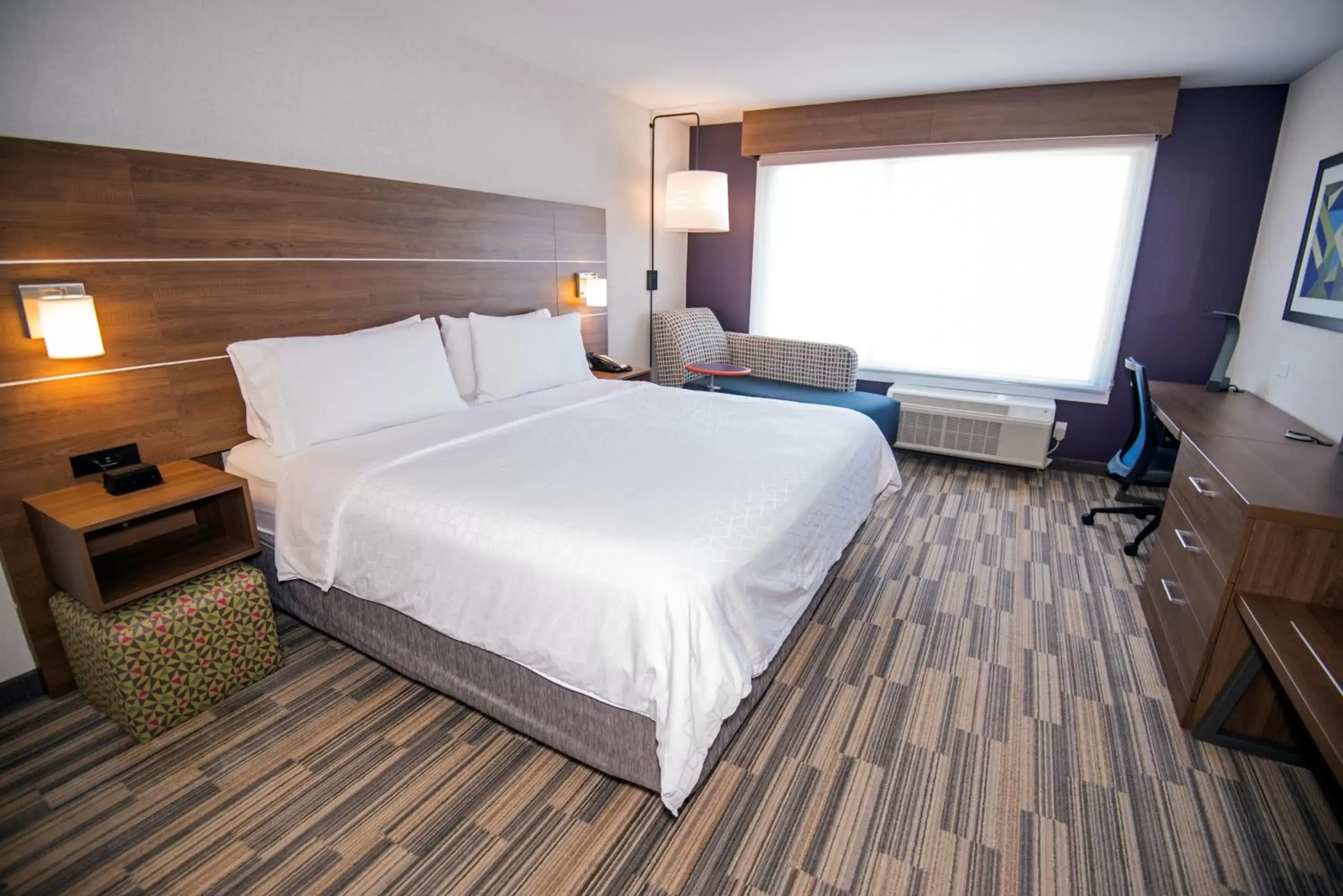 Photo of the whole room, Bed in Holiday Inn Express - Red Deer North, an IHG Hotel