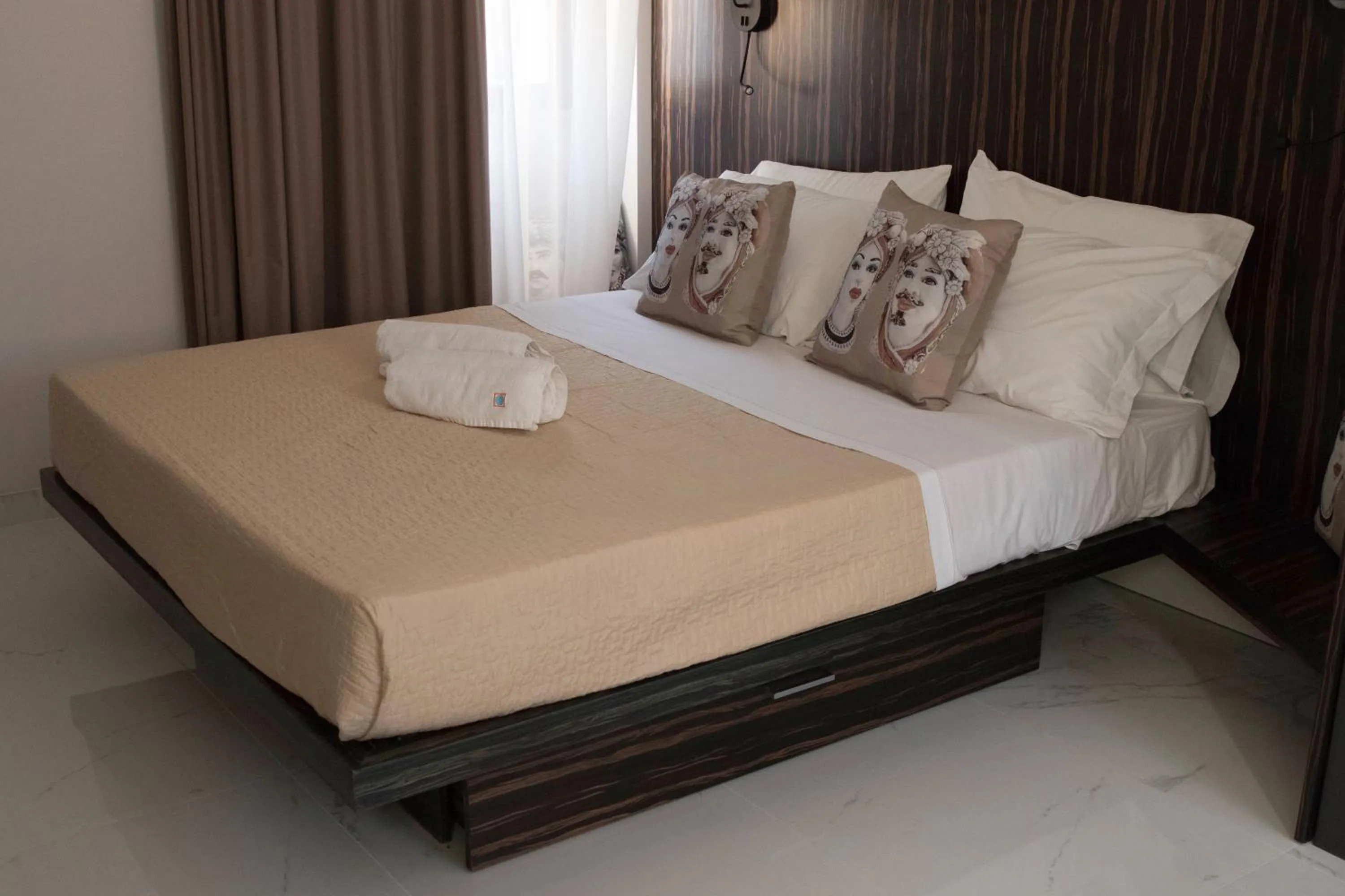 Bed in Albergo Milazzo Inn AiMori