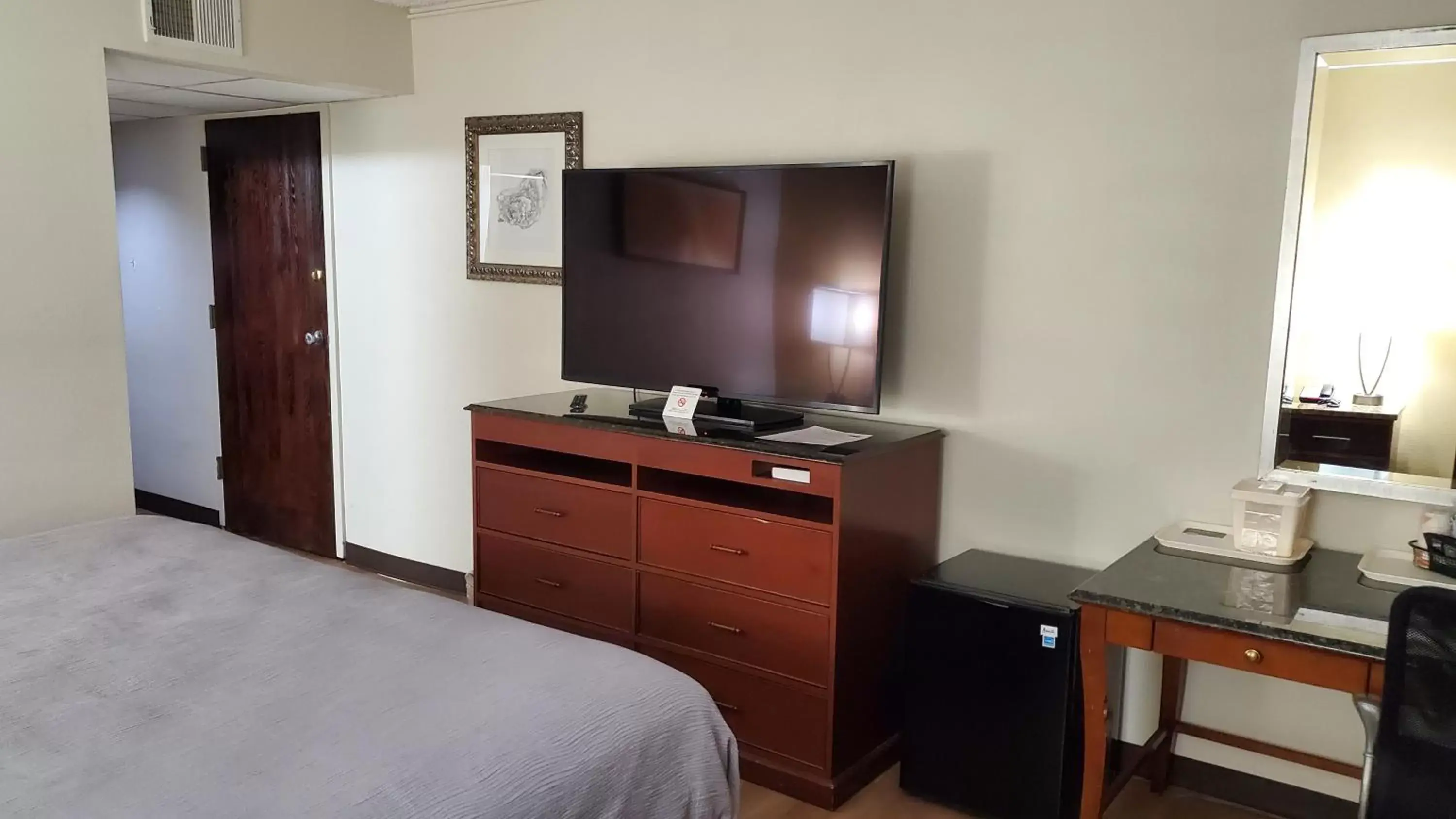 TV and multimedia, TV/Entertainment Center in Quality Inn & Suites Alamosa