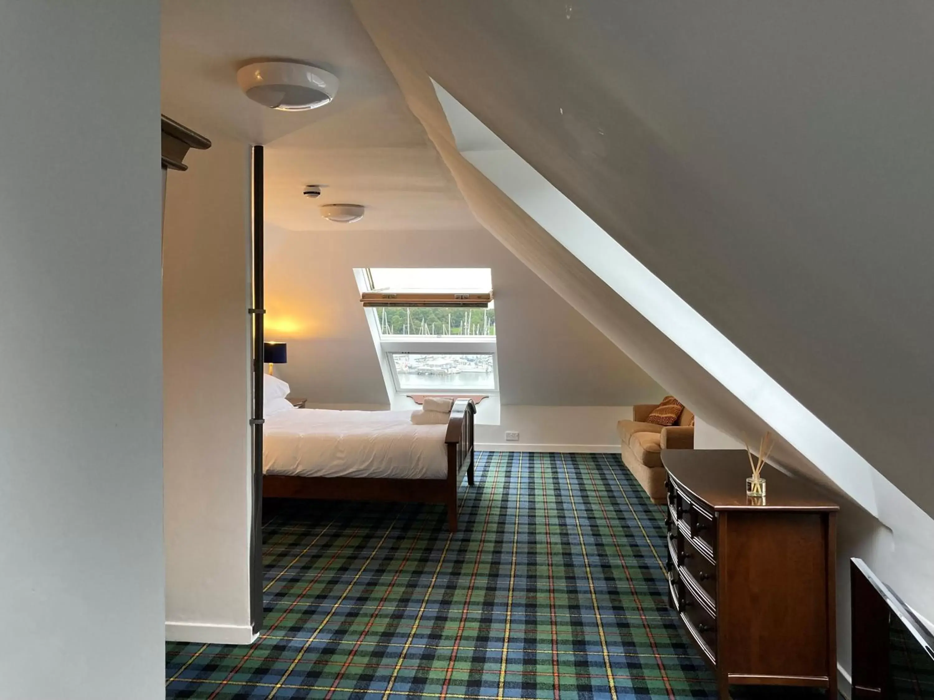 Bed in Dunstaffnage Marina Suites and Lodges