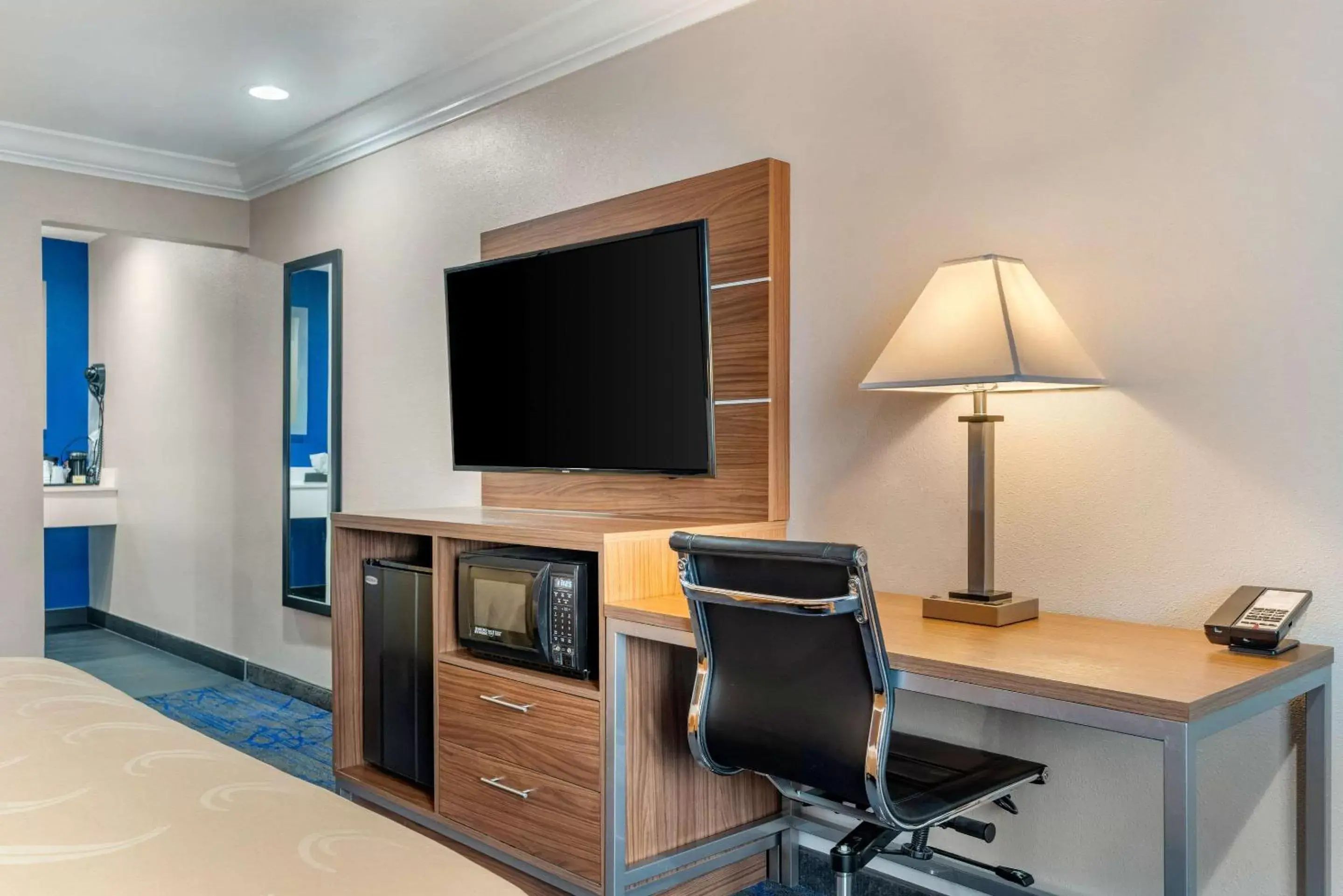 TV and multimedia, TV/Entertainment Center in Quality Inn & Suites Vacaville