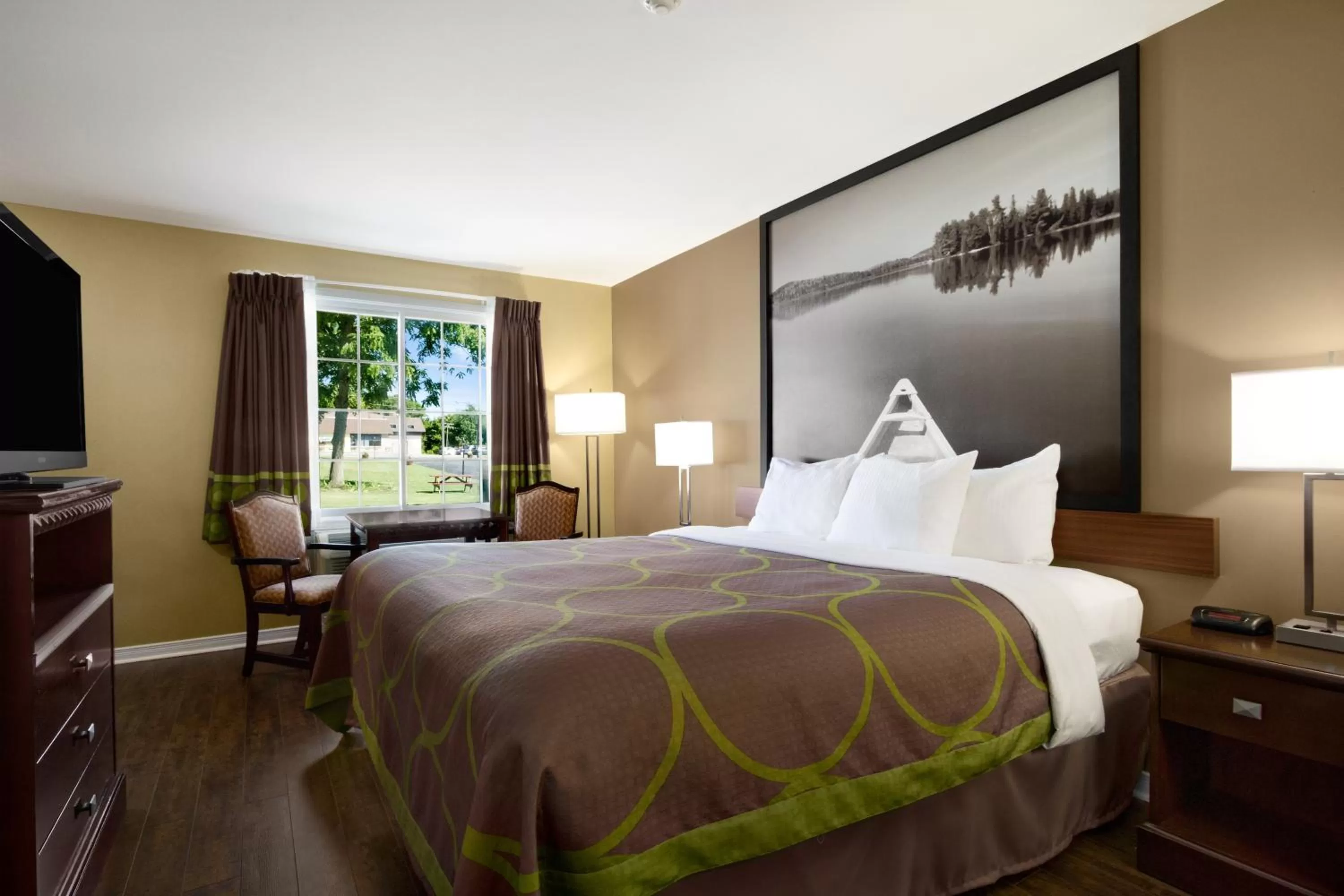 Bedroom, Bed in Super 8 by Wyndham Brockville