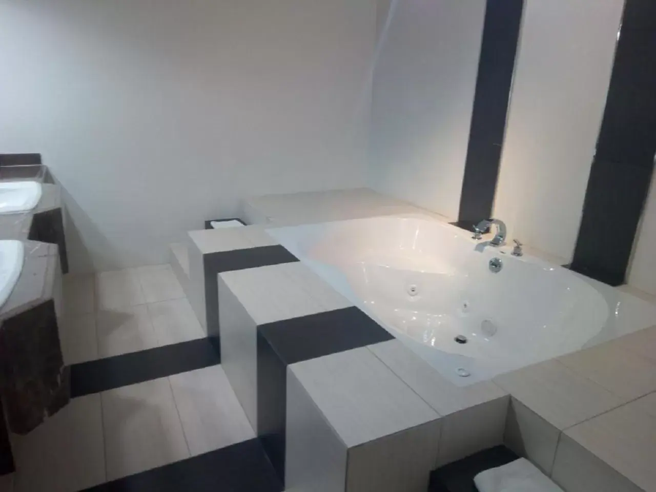 Bathroom in Radisson Hotel & Convention Center Toluca