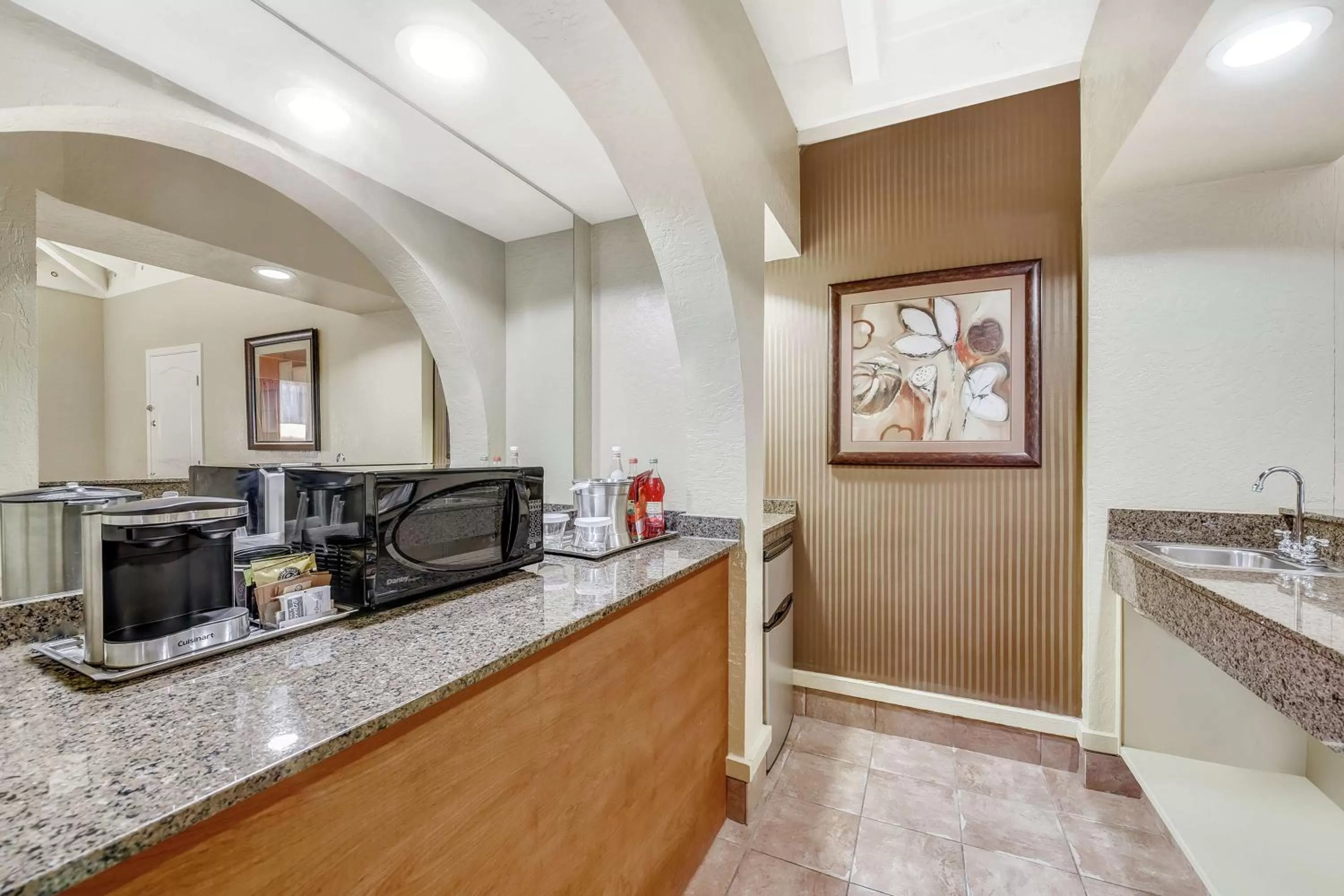 Kitchen or kitchenette in Hilton Phoenix Tapatio Cliffs Resort