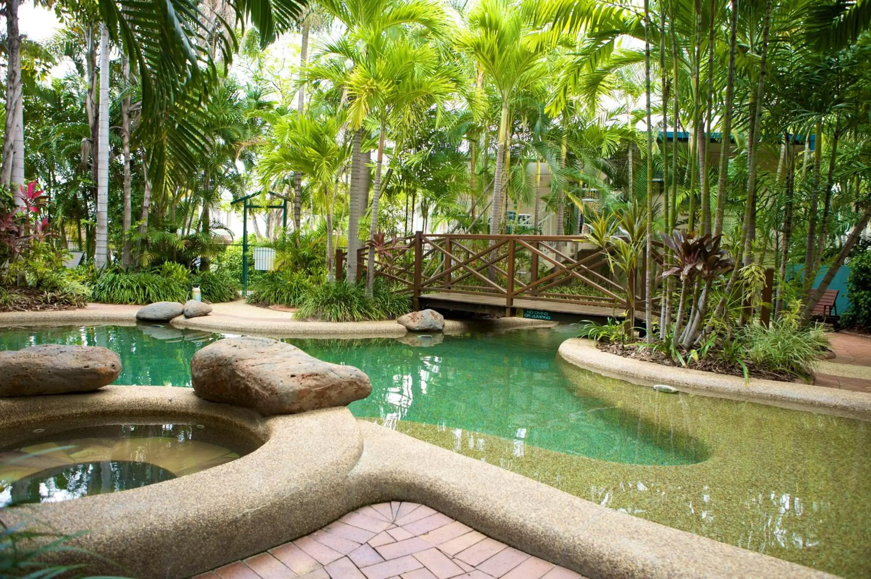 Facade/entrance in City Oasis Inn Townsville, SureStay Collection by BW Facade/entrance in City Oasis Inn Townsville, SureStay Collection by BW