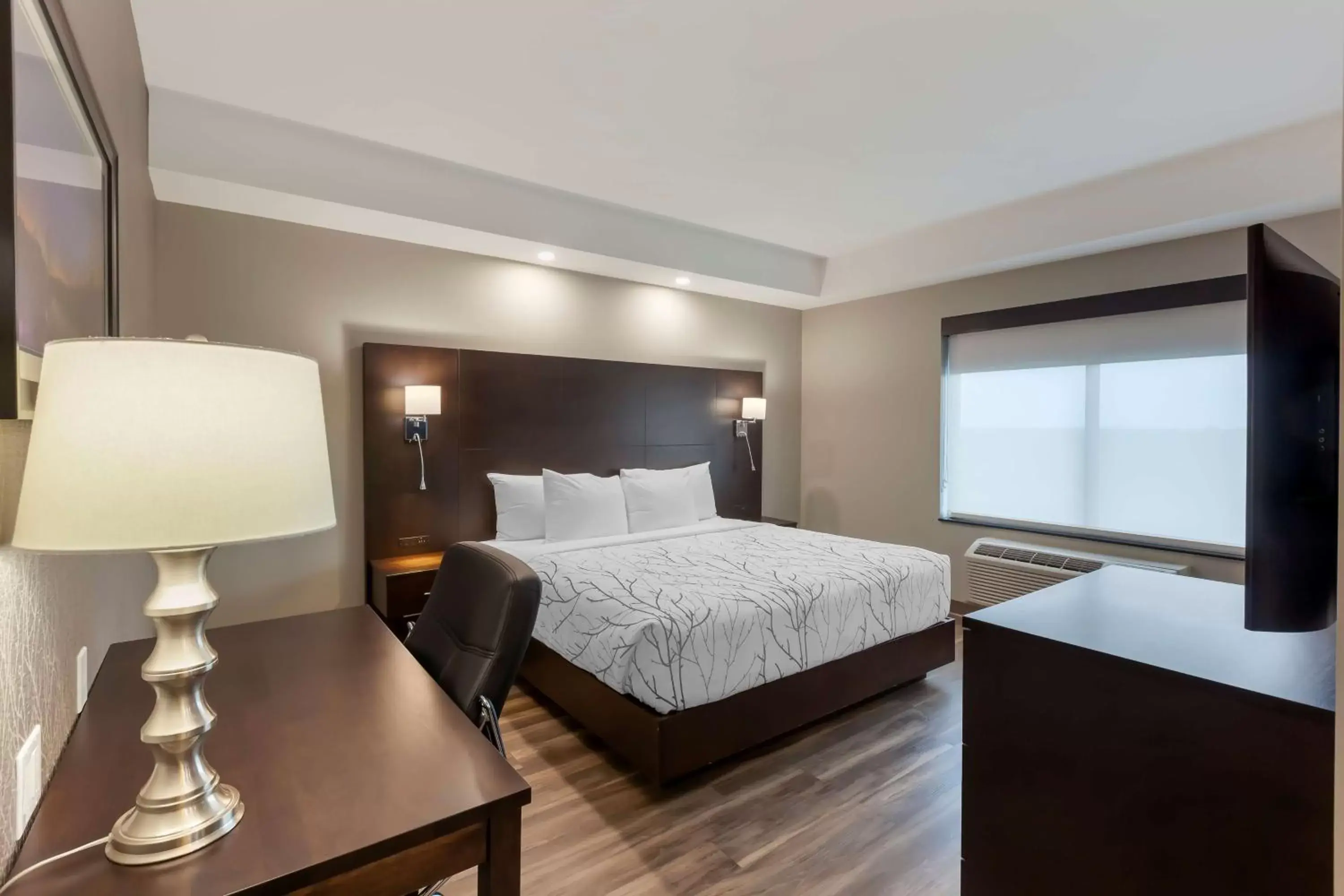 Bedroom, Bed in Best Western Premier Northwood Hotel