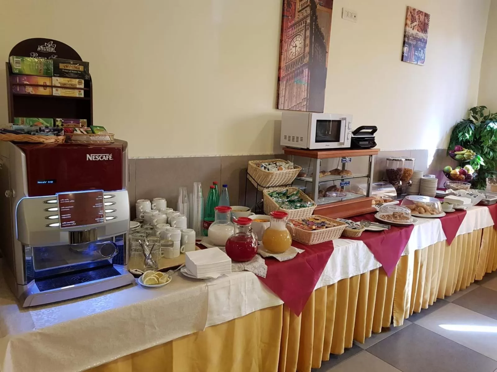 Continental breakfast in Capodichino International Hotel