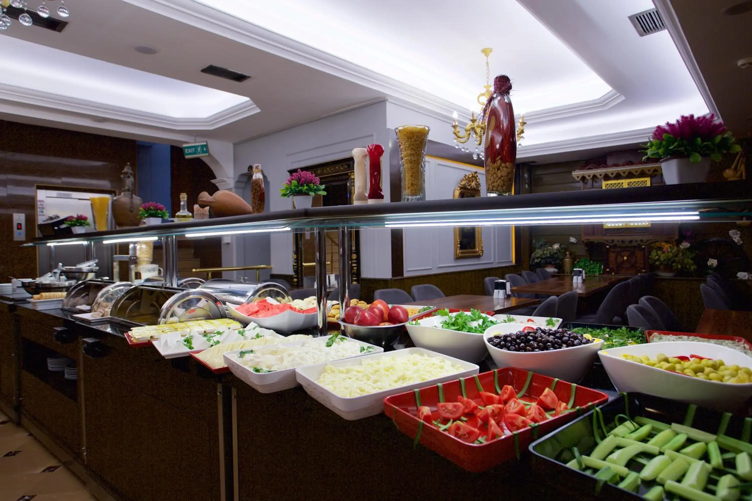 Restaurant/places to eat in Grand Ant Hotel