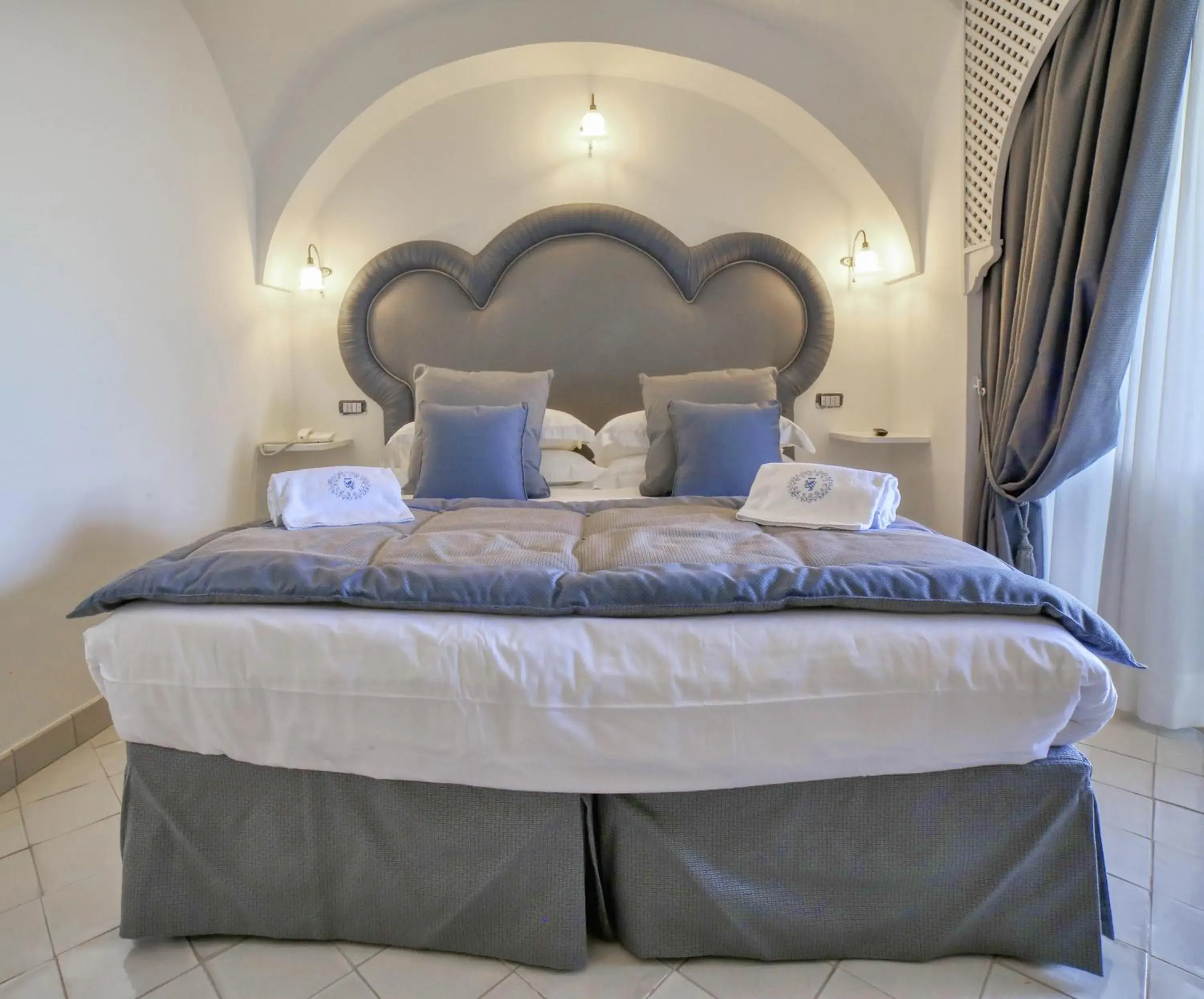 Bedroom, Bed in Palazzo Confalone
