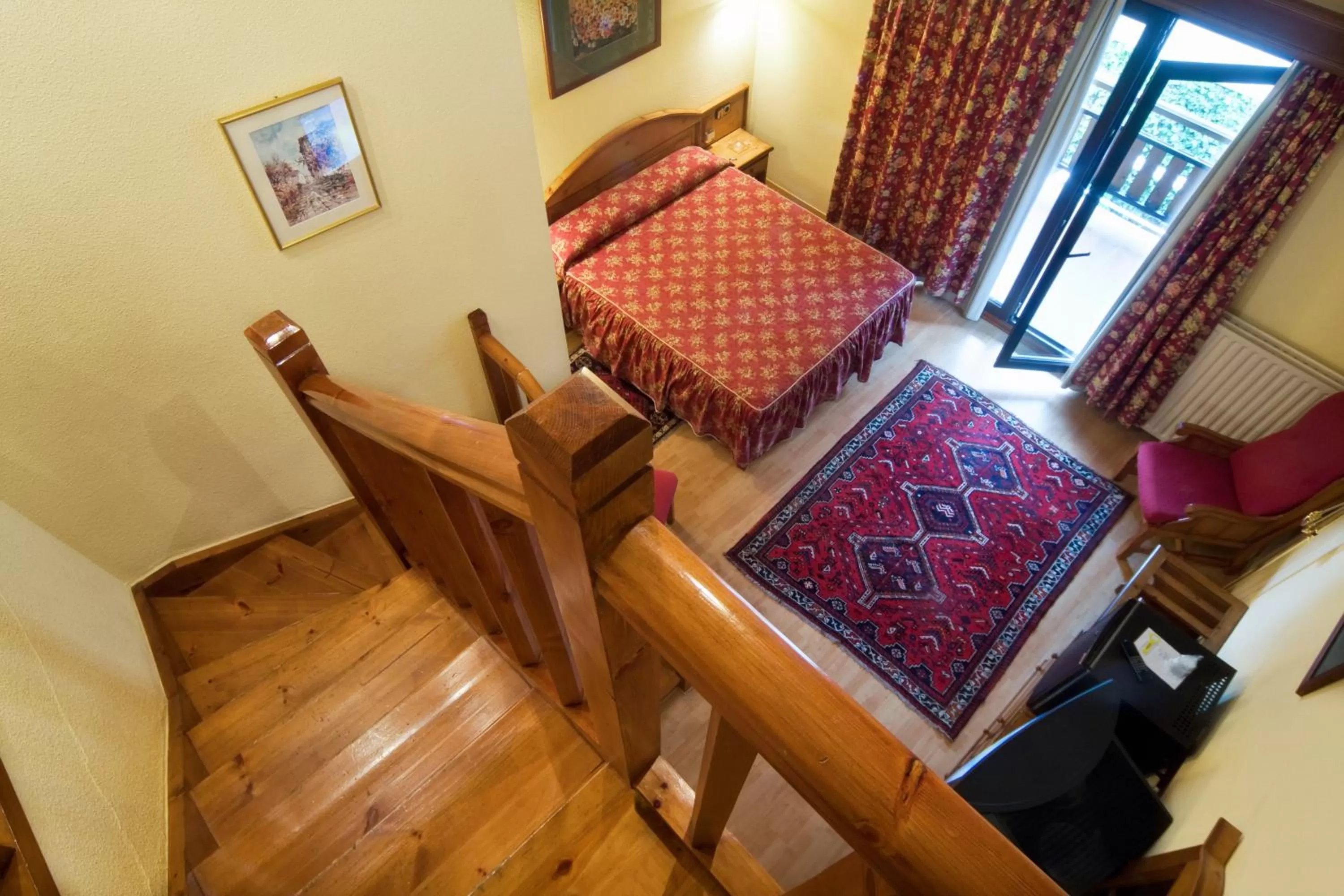 Bird's eye view, Bed in Rutllan & Spa