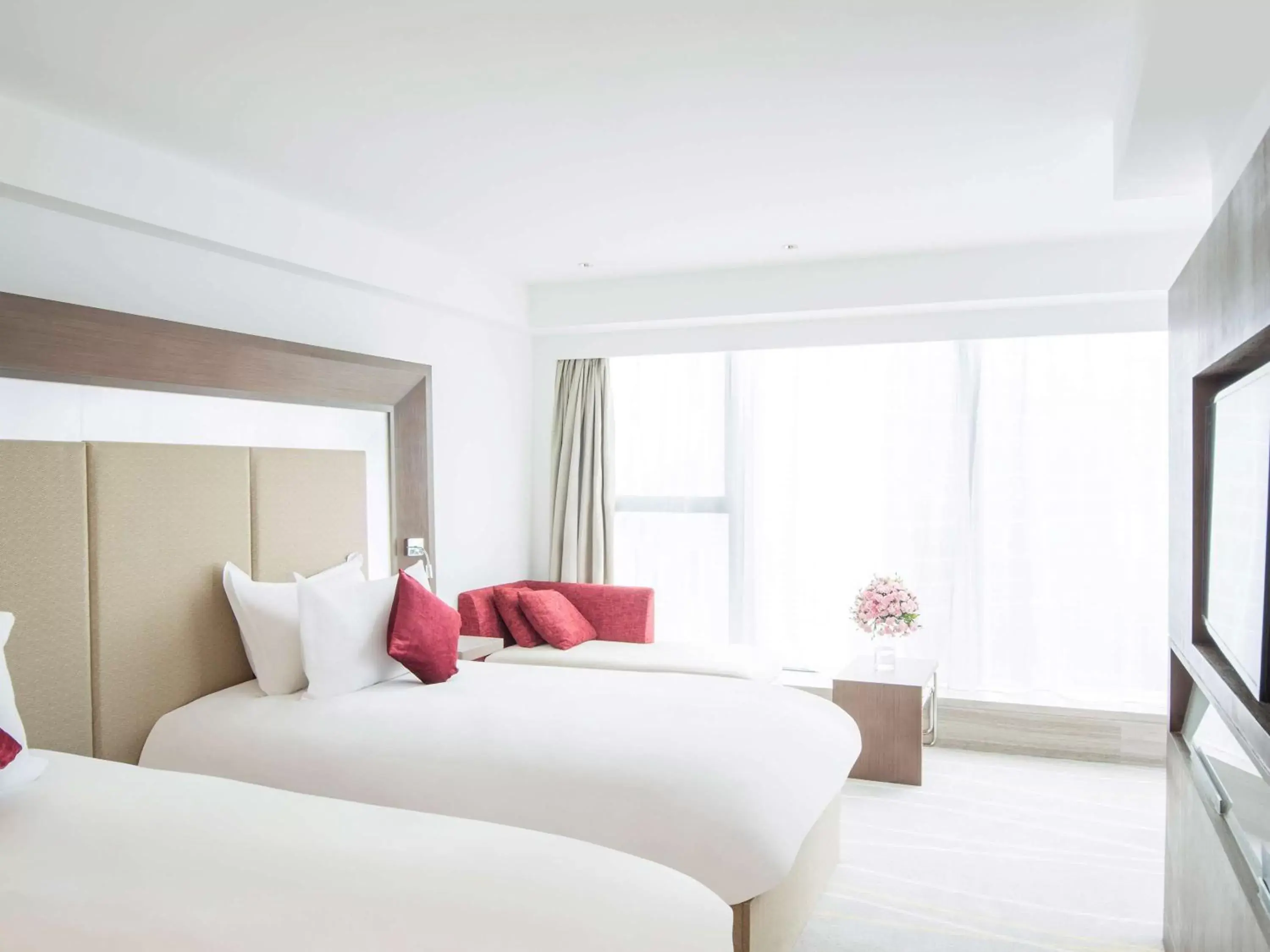 Photo of the whole room, Bed in Novotel Nanjing Central