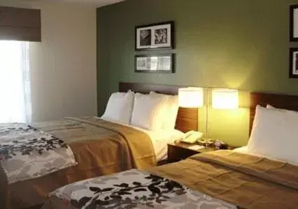 Decorative detail, Bed in Sleep Inn & Suites Garden City