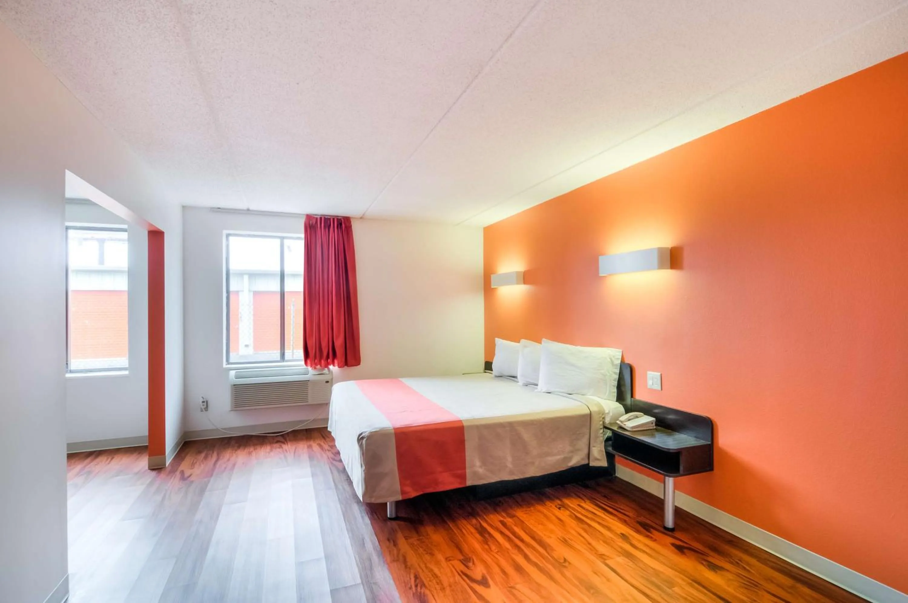 Photo of the whole room, Bed in Motel 6-Lansing, IL - Chicago South