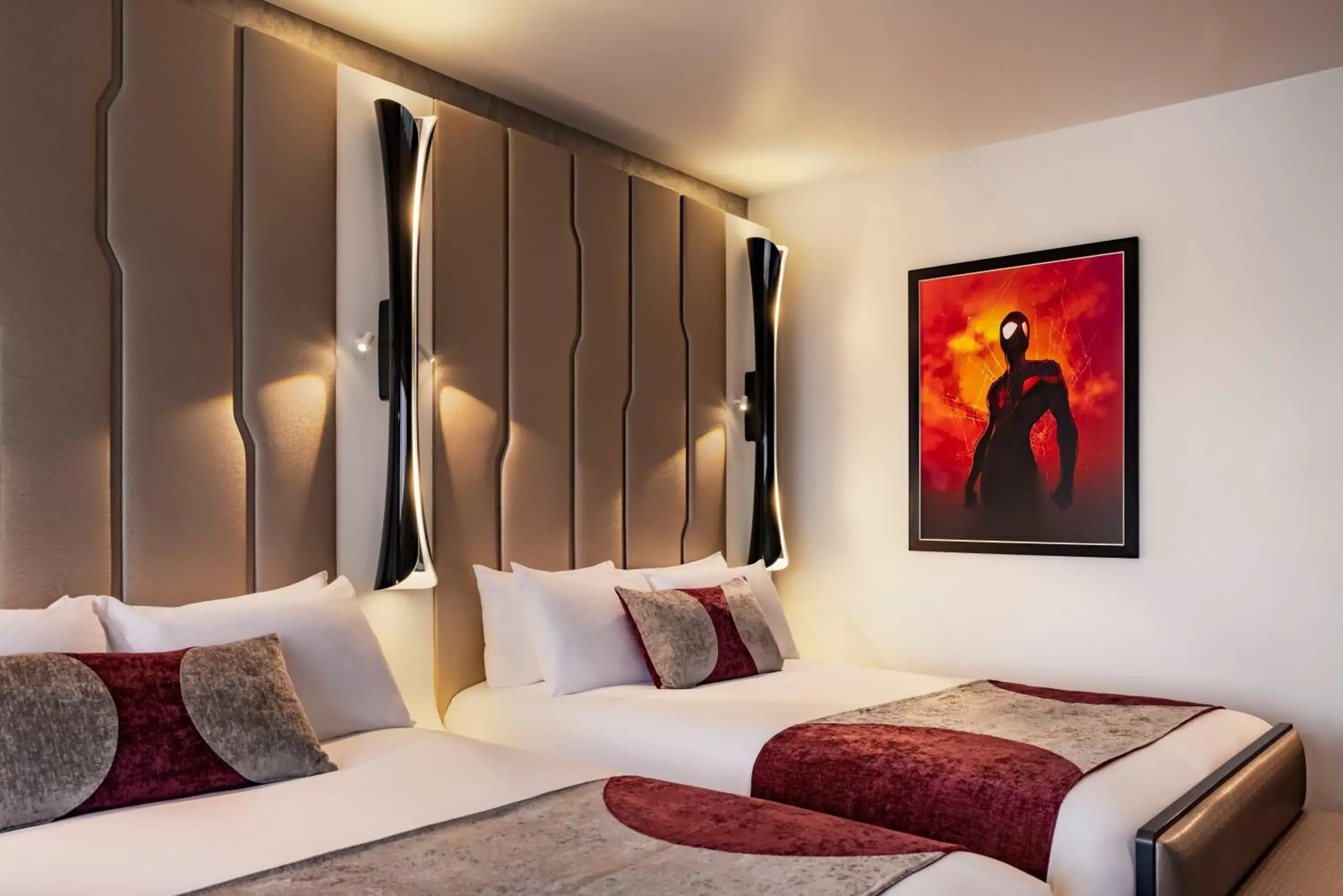 Photo of the whole room, Bed in Disney Hotel New York - The Art of Marvel