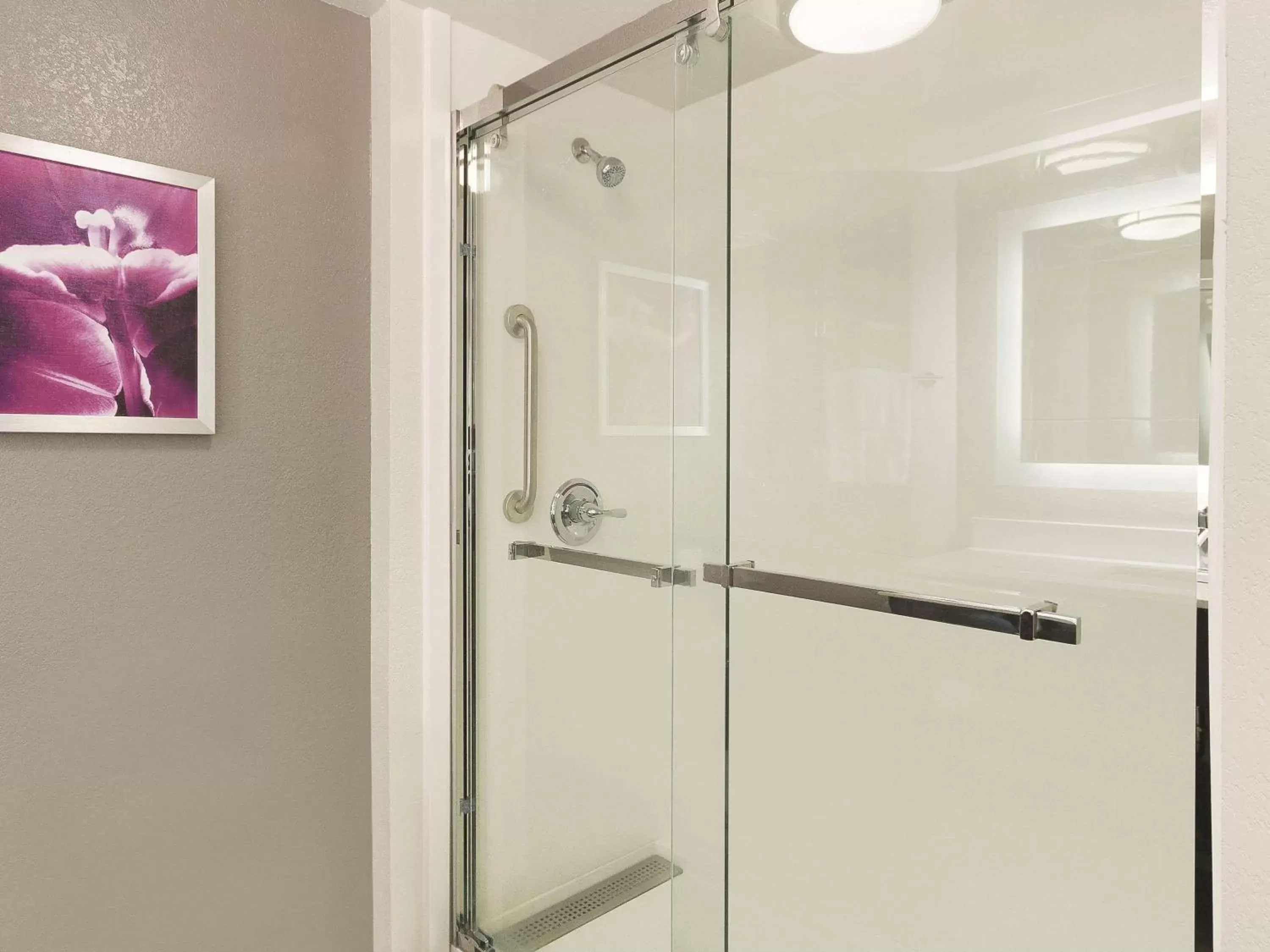 Bathroom in La Quinta by Wyndham Grand Junction Airport Bathroom in La Quinta by Wyndham Grand Junction Airport