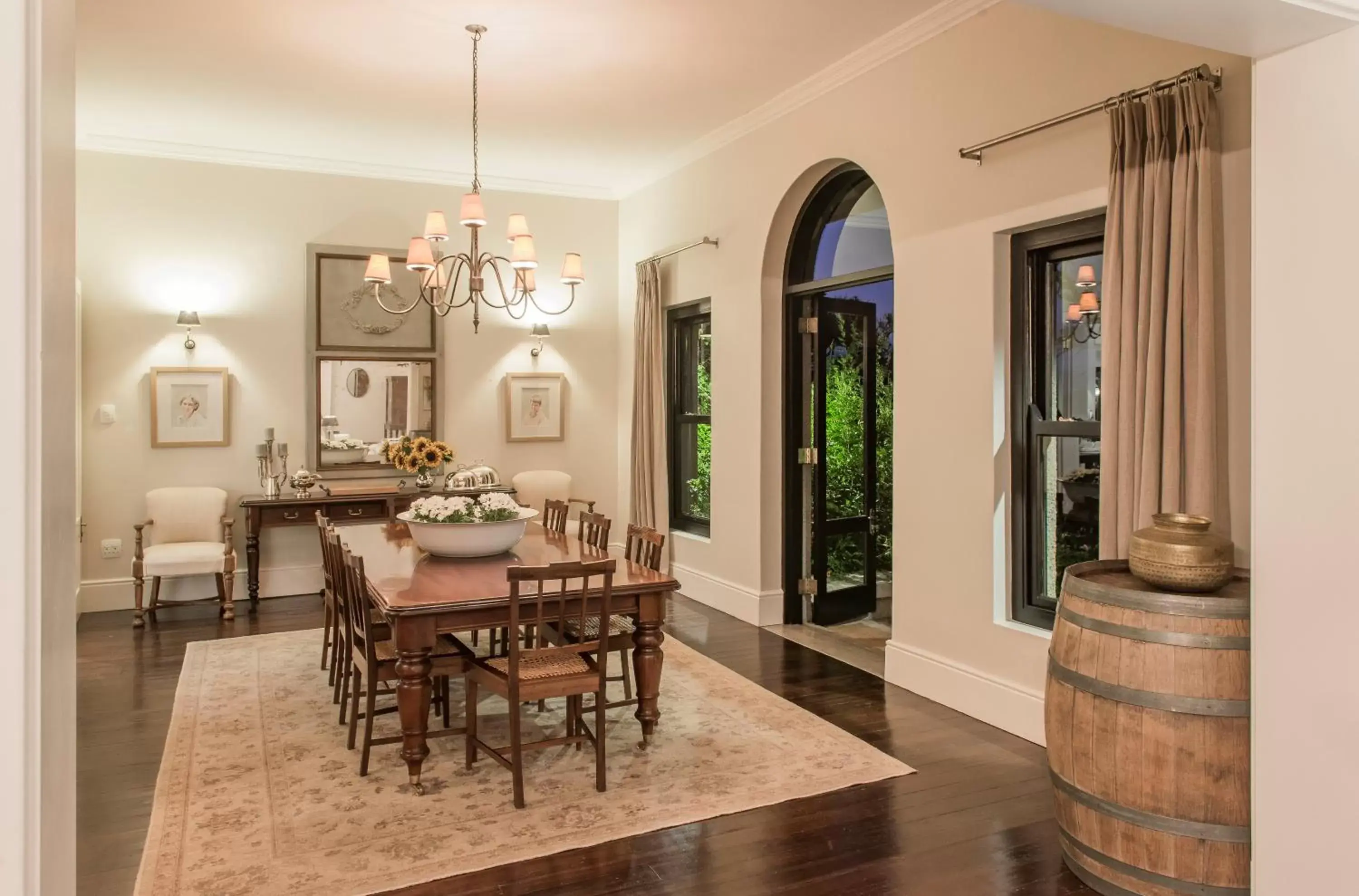 Photo of the whole room in Torburnlea Homestead Luxury Accommodation Photo of the whole room in Torburnlea Homestead Luxury Accommodation