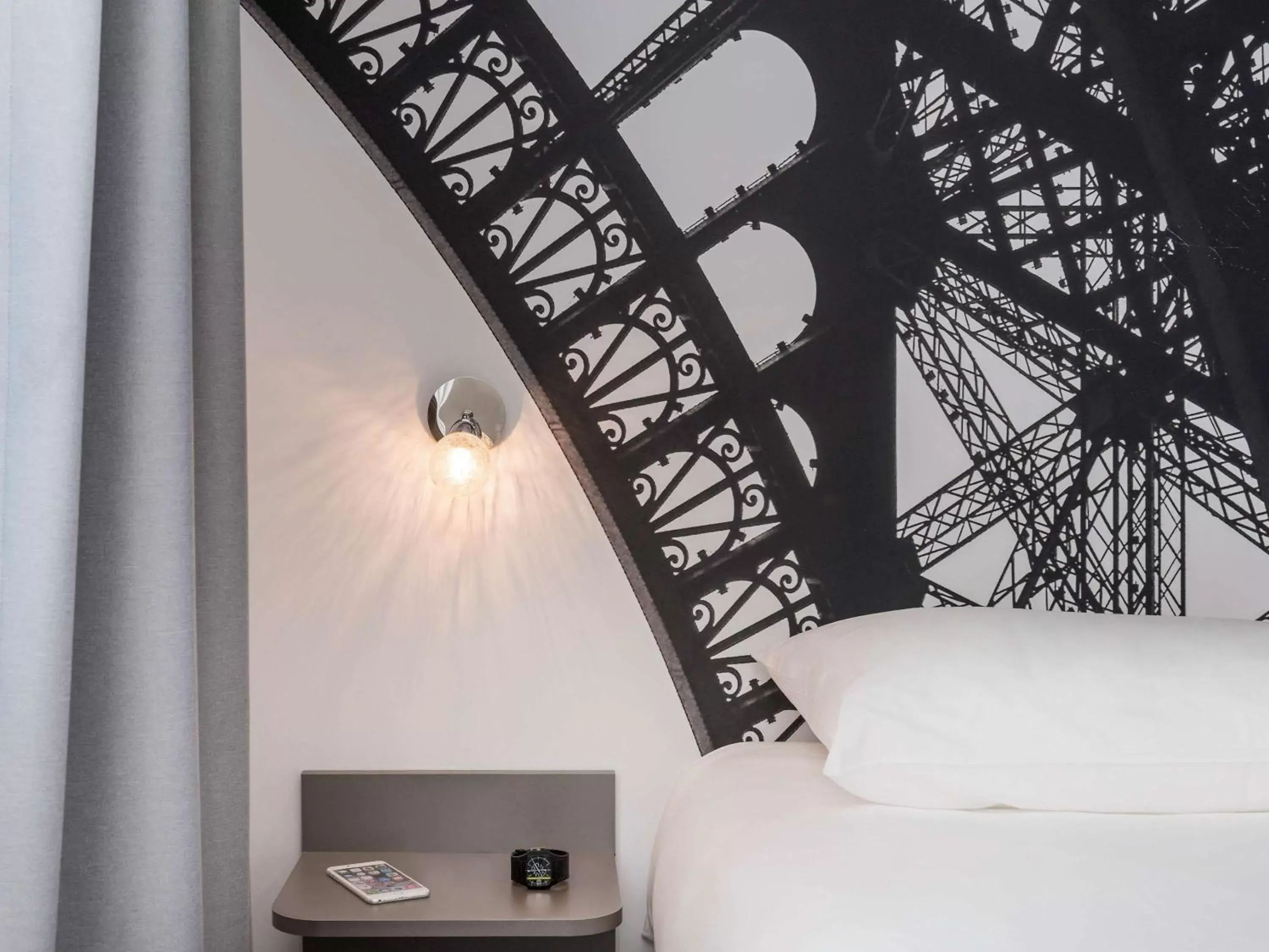 Photo of the whole room, Bed in ibis Styles Paris Eiffel Cambronne