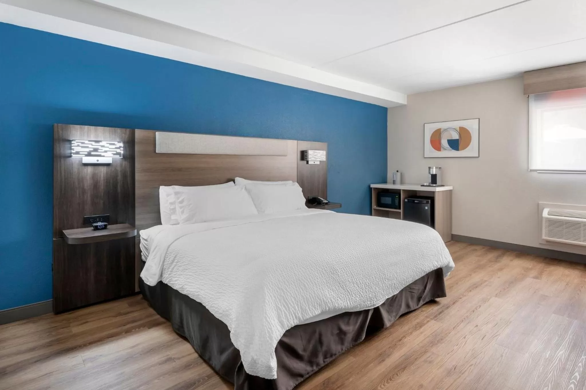 Photo of the whole room, Bed in Holiday Inn Express Greencastle by IHG