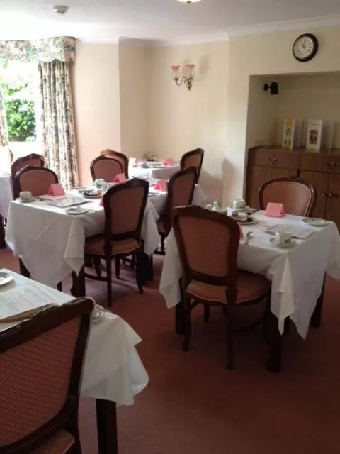 Restaurant/places to eat in Ashley Hotel