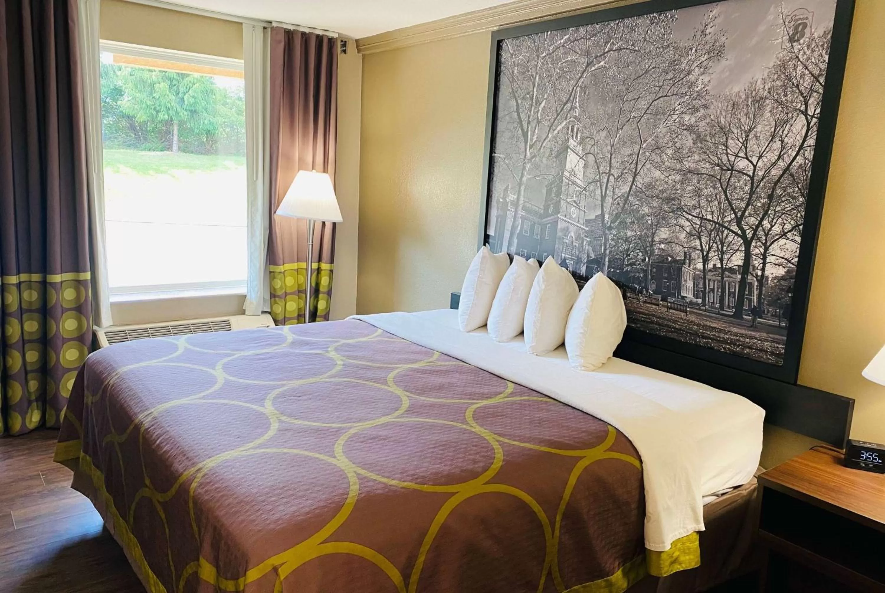 Bedroom, Bed in Super 8 by Wyndham Danville