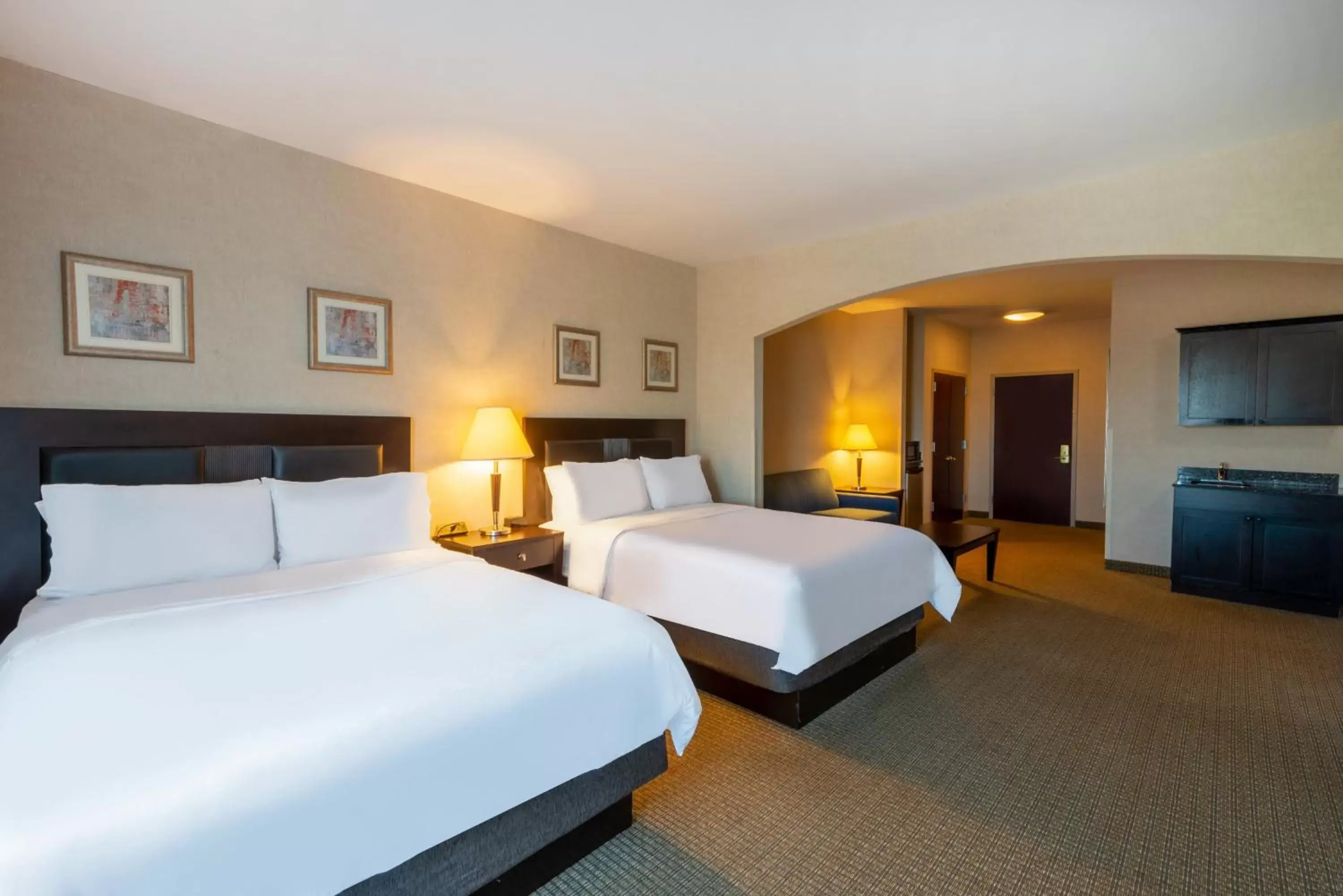 Photo of the whole room, Bed in Holiday Inn Express Hotel & Suites Erie - North East, an IHG Hotel