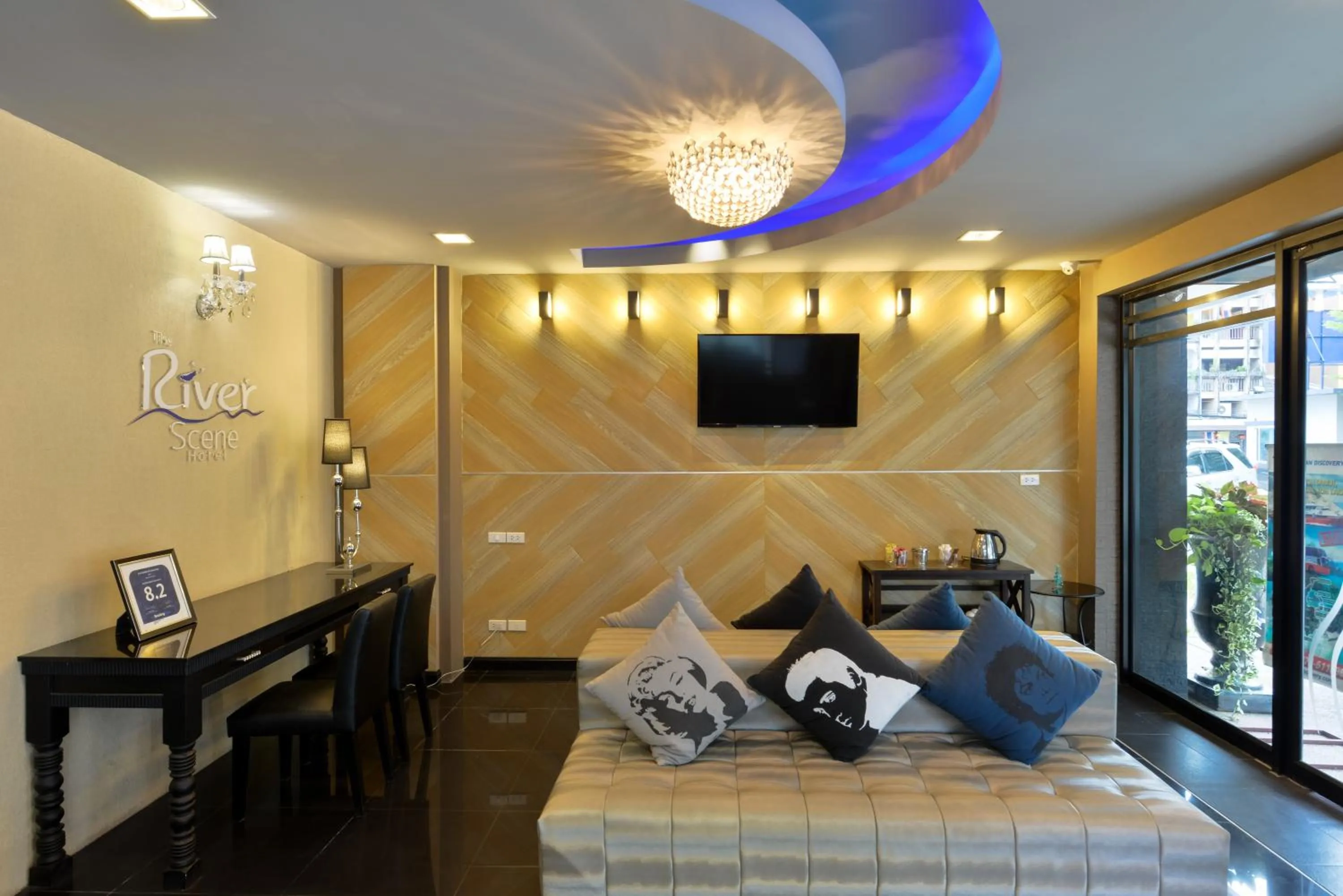 Lobby or reception, Bed in The River Scene