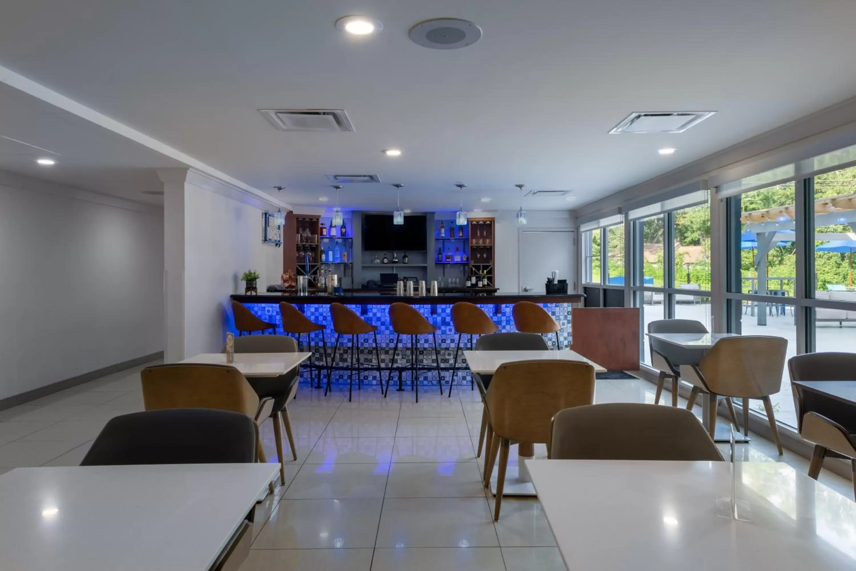 Restaurant/places to eat in TRYP by Wyndham Tallahassee North I-10 Capital Circle