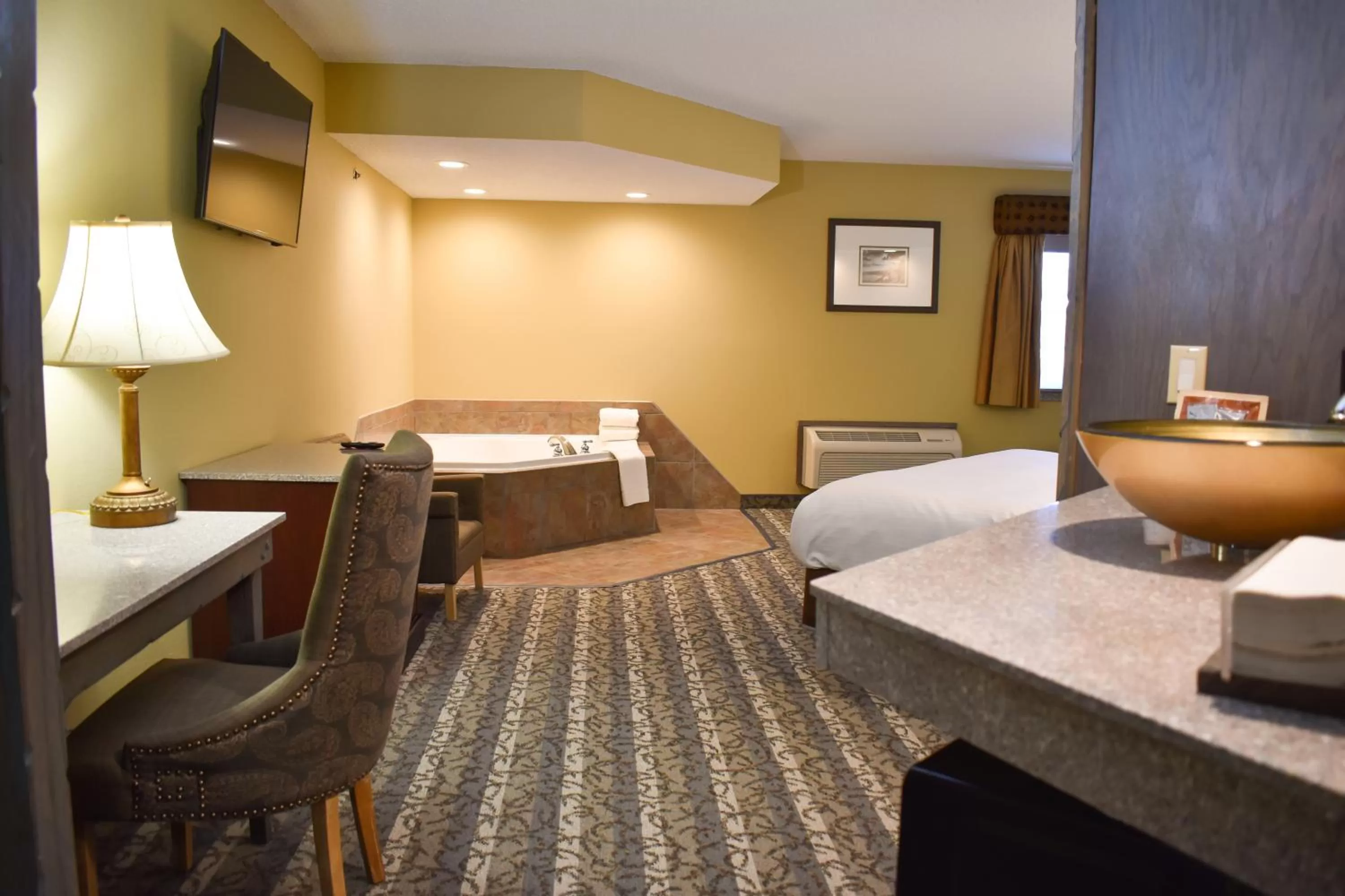 Bedroom, Bed in Travelodge by Wyndham Coffeyville