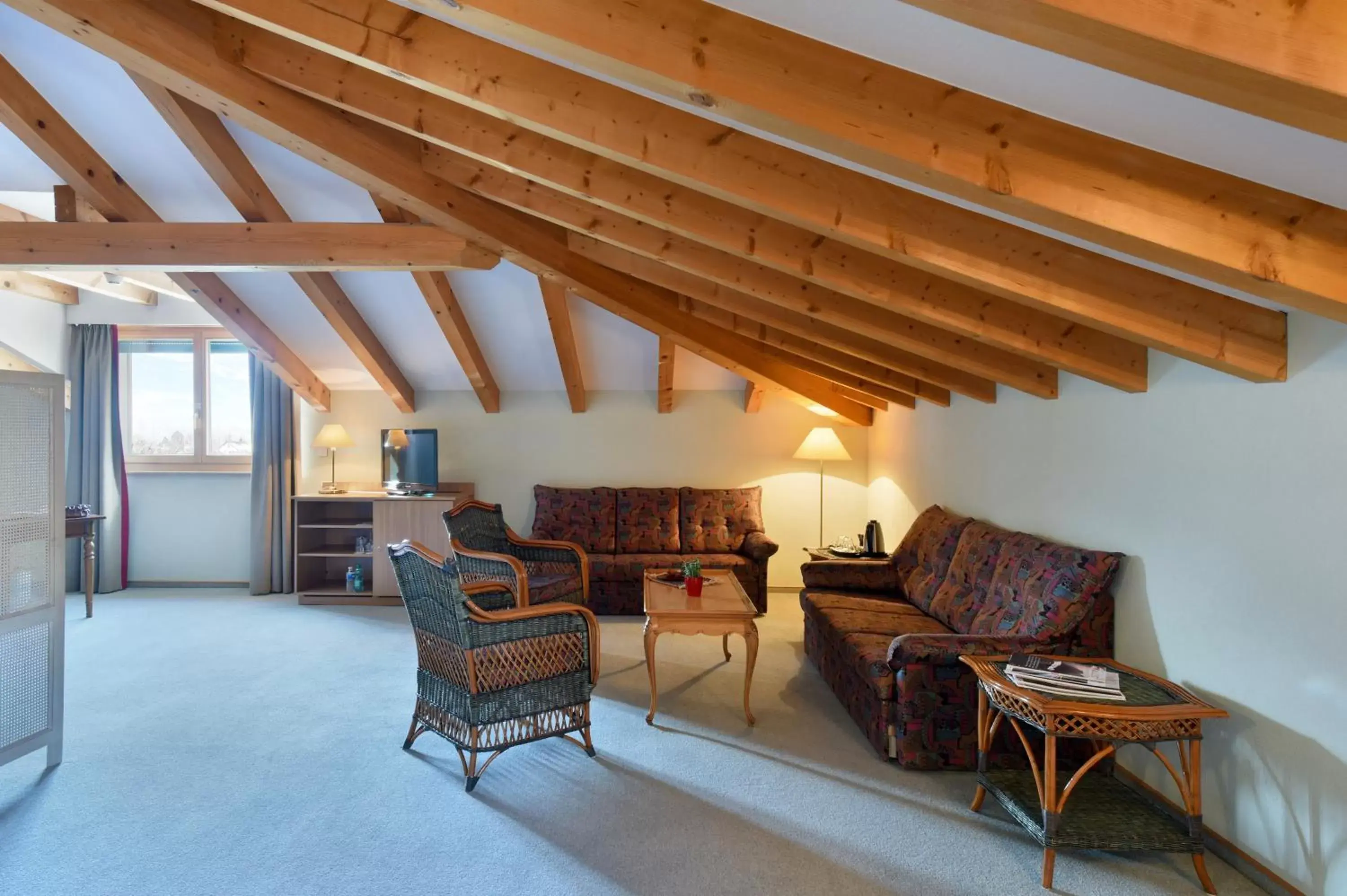 Photo of the whole room, Seating Area in Hôtel des Vignes