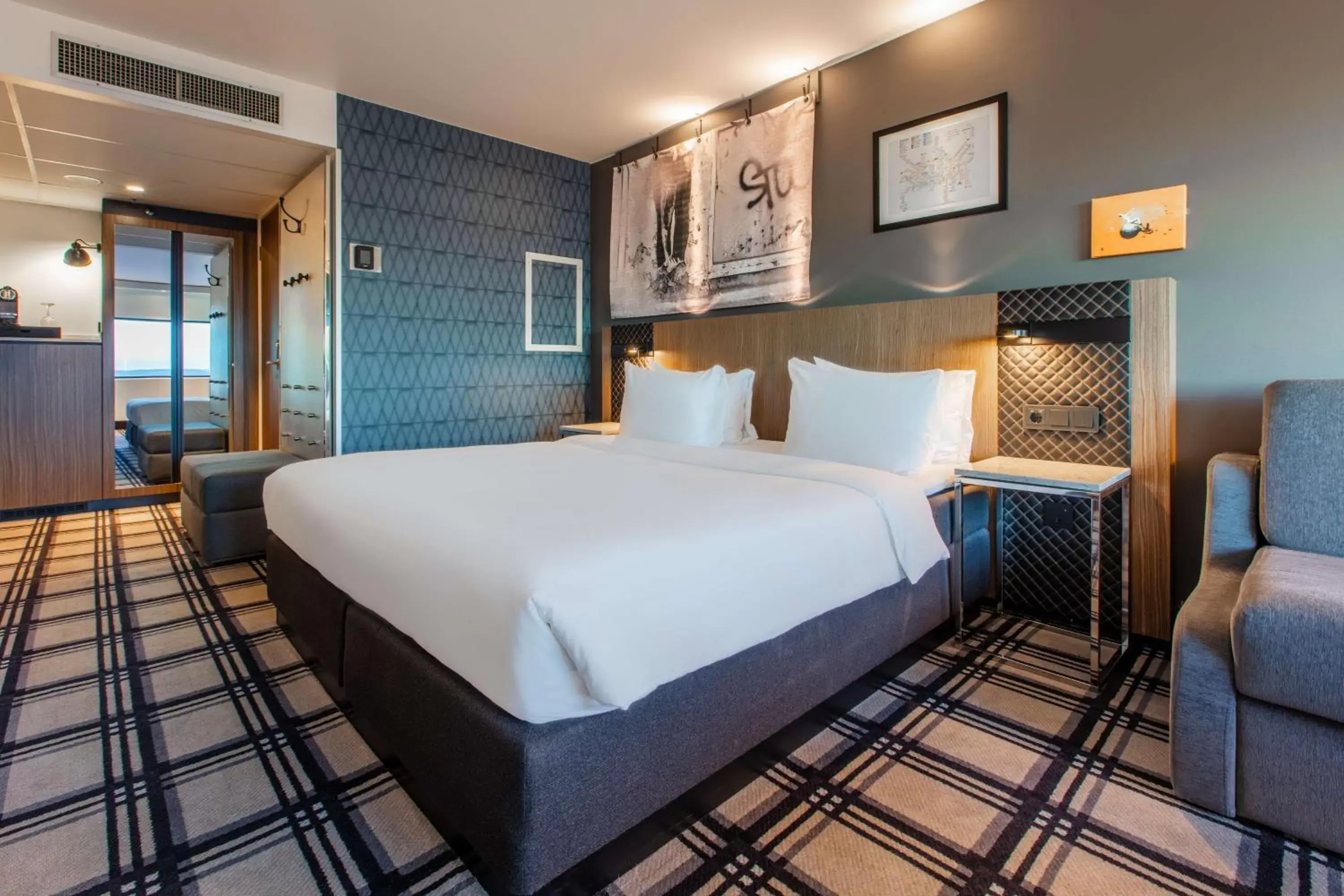 Bedroom, Bed in Radisson Blu Scandinavia Hotel, Oslo