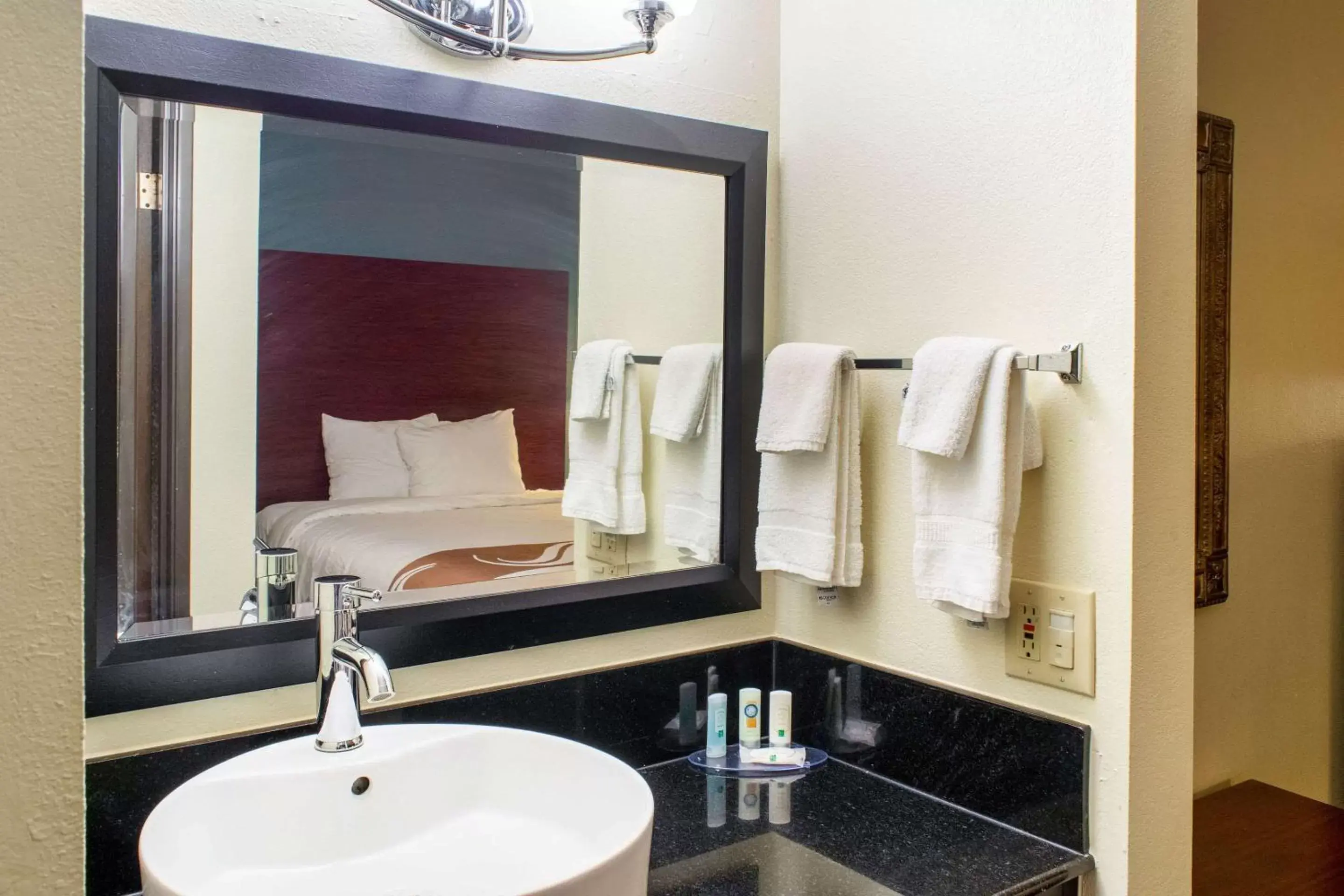 Photo of the whole room, Bathroom in Quality Inn Plainfield - Indianapolis West